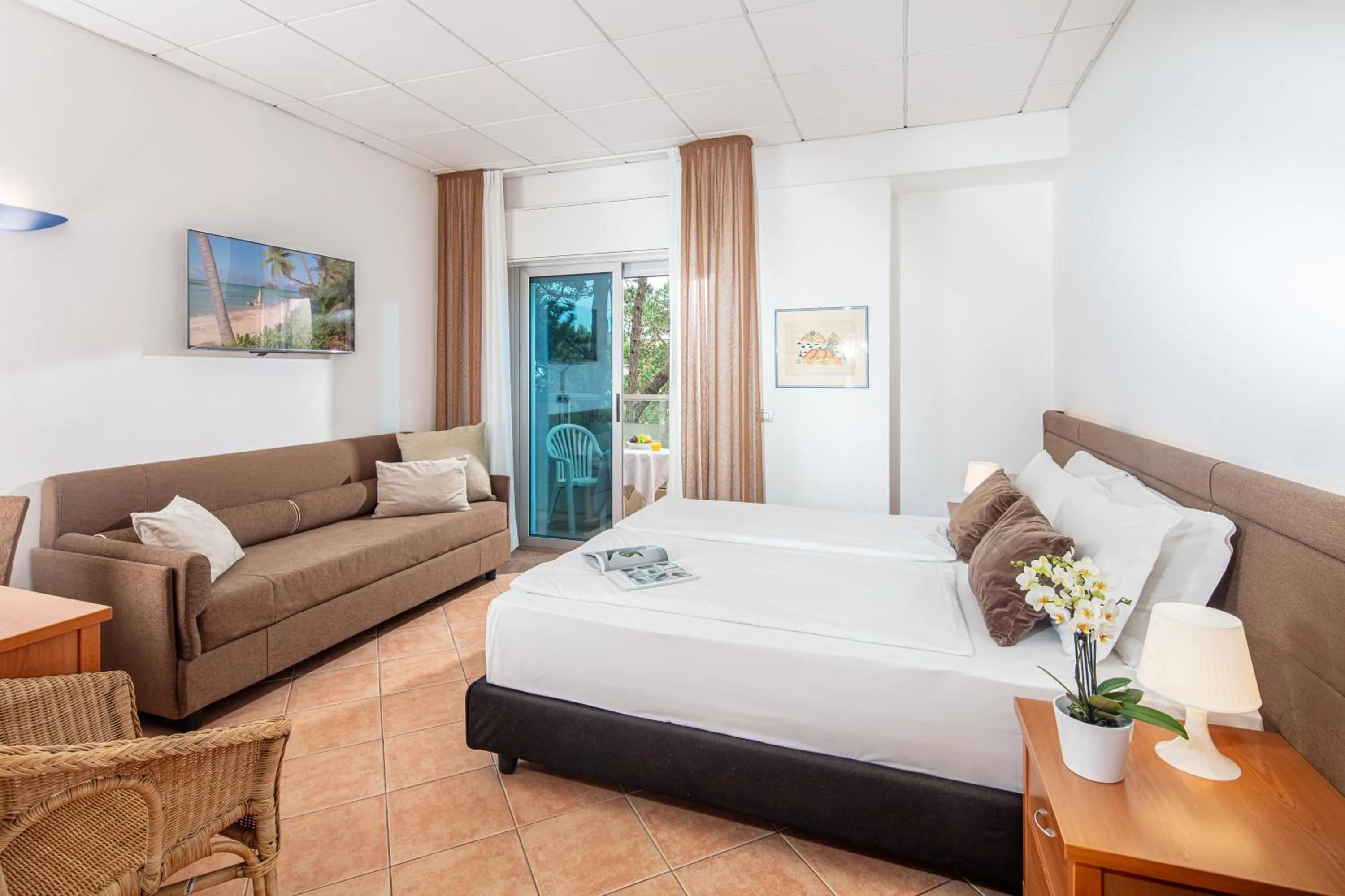 Restaurant/places to eat, Bed in Hotel Rex