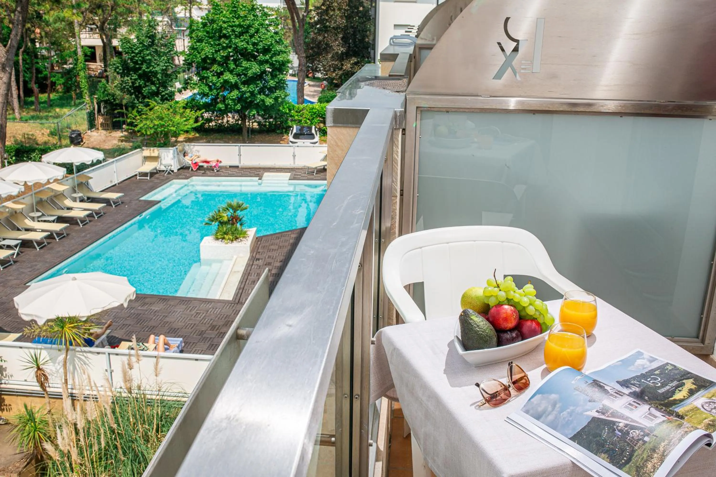 Restaurant/places to eat in Hotel Rex