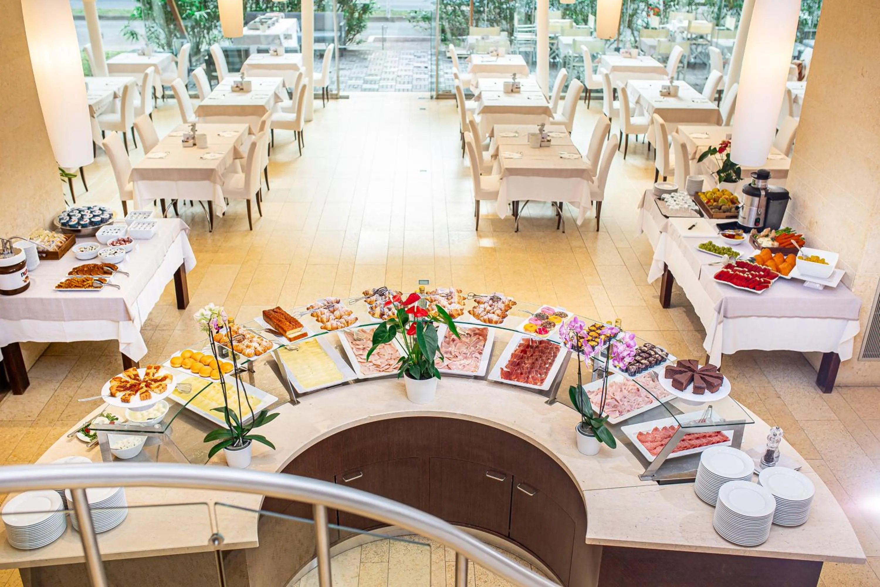 Restaurant/places to eat in Hotel Rex