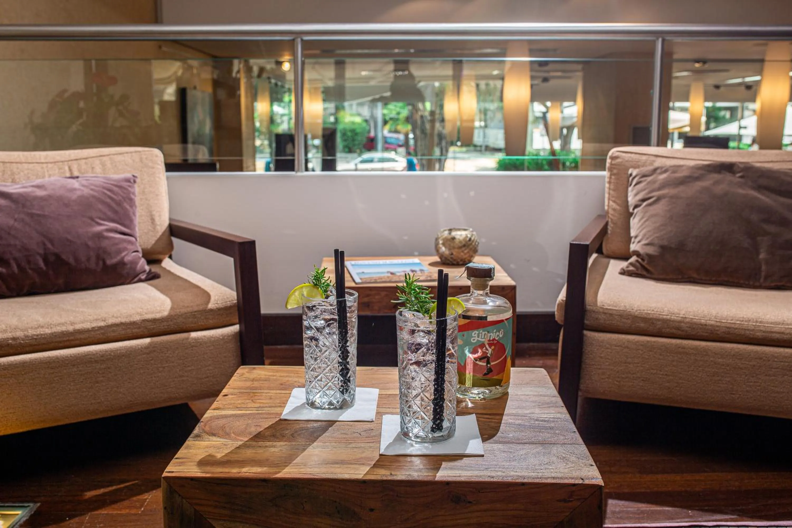 Restaurant/places to eat in Hotel Rex