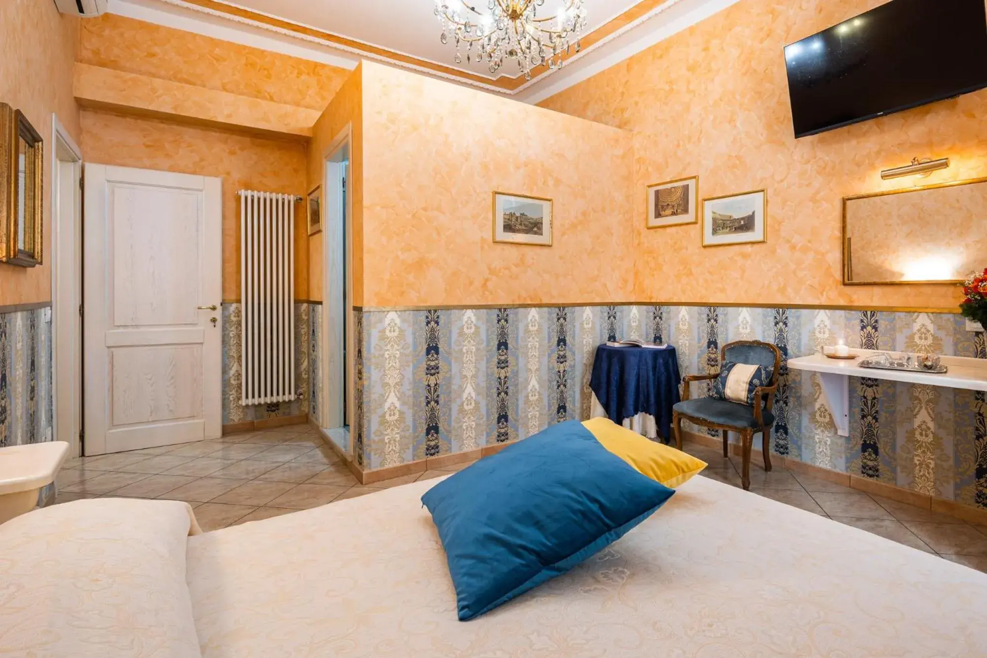 TV and multimedia, Bed in Affittacamere Guest House Glatimia TV and multimedia, Bed in Affittacamere Guest House Glatimia