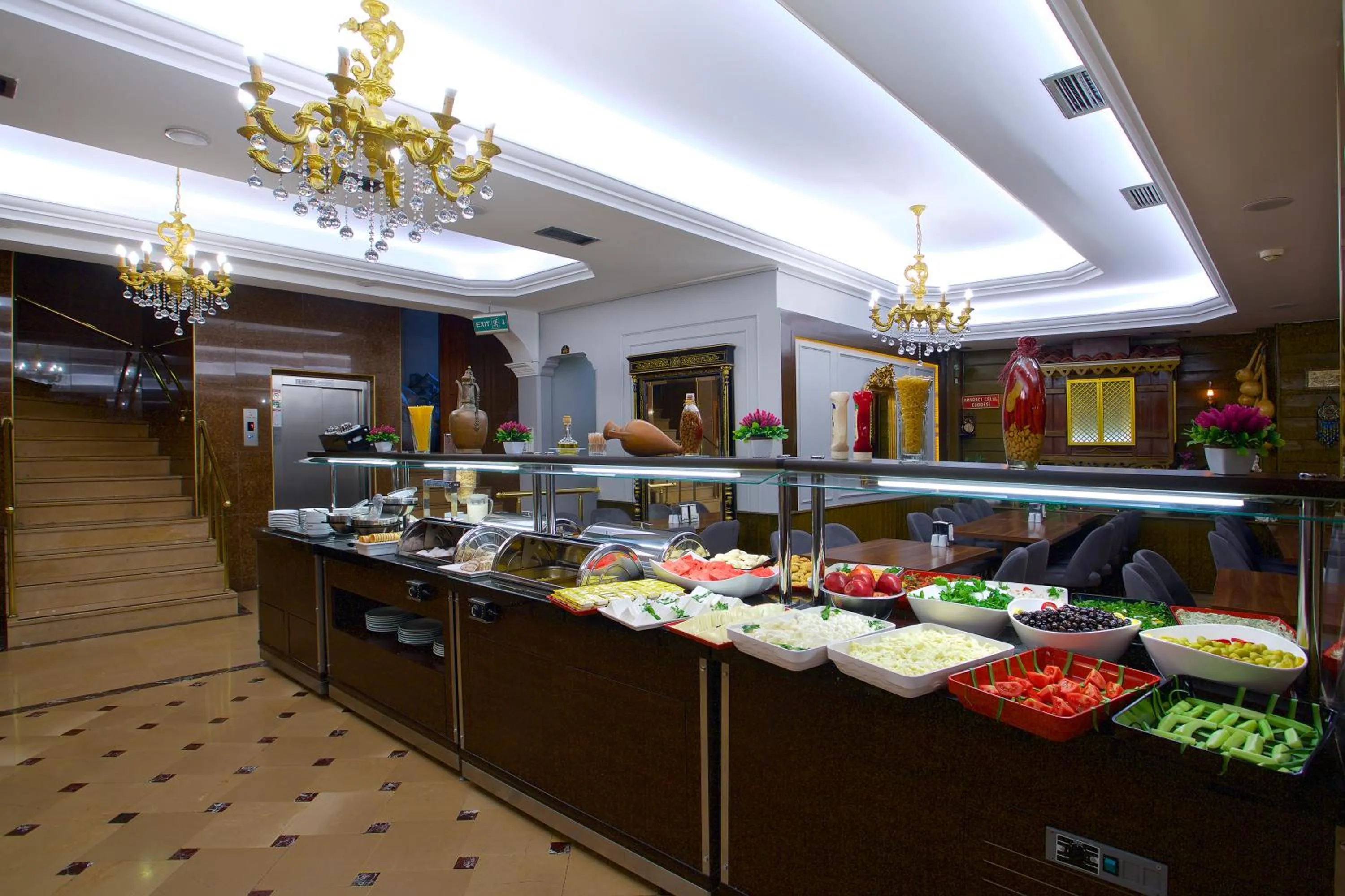Restaurant/places to eat in Grand Ant Hotel