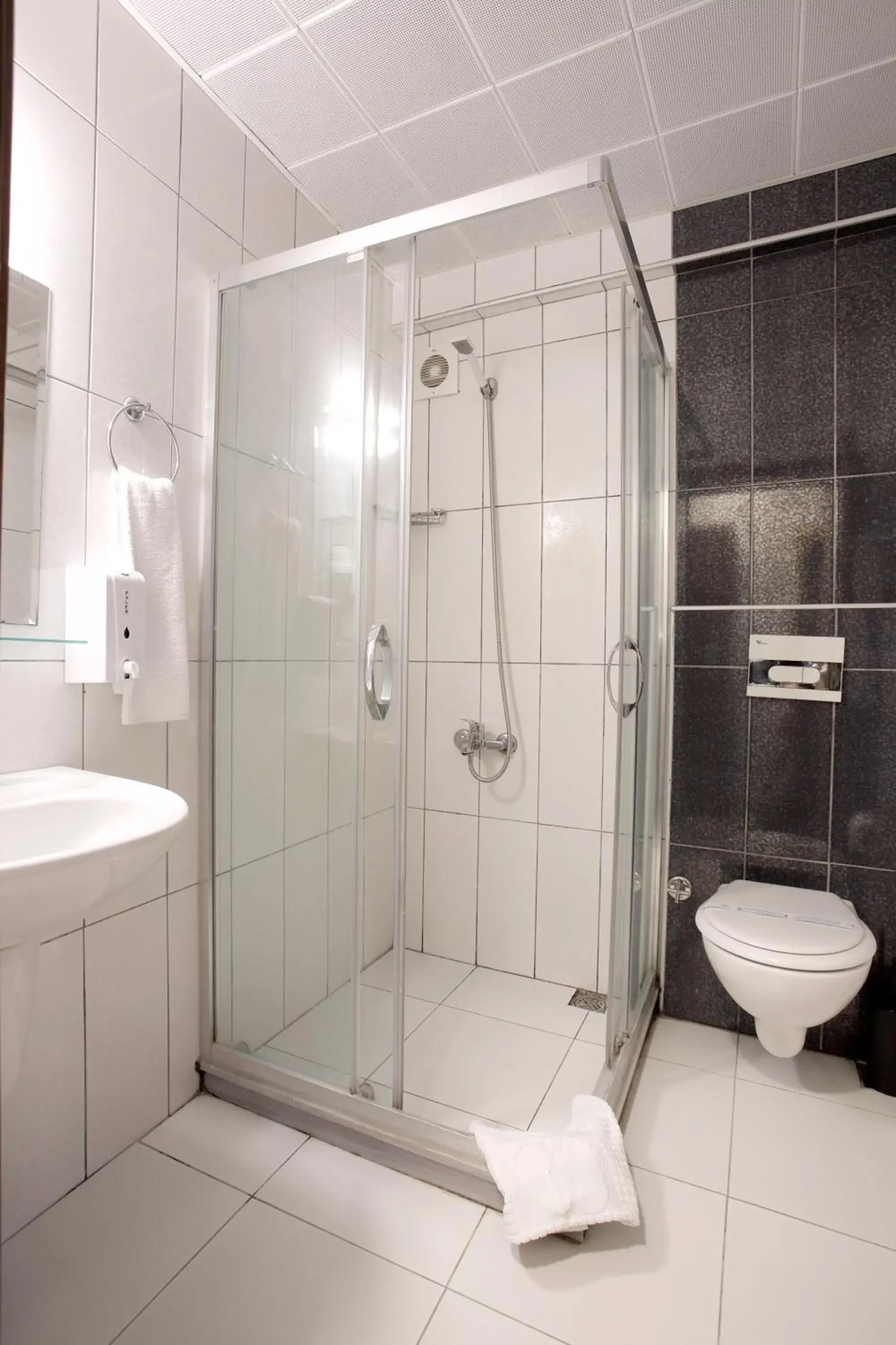 Standard Twin Room in Grand Ant Hotel Standard Twin Room in Grand Ant Hotel