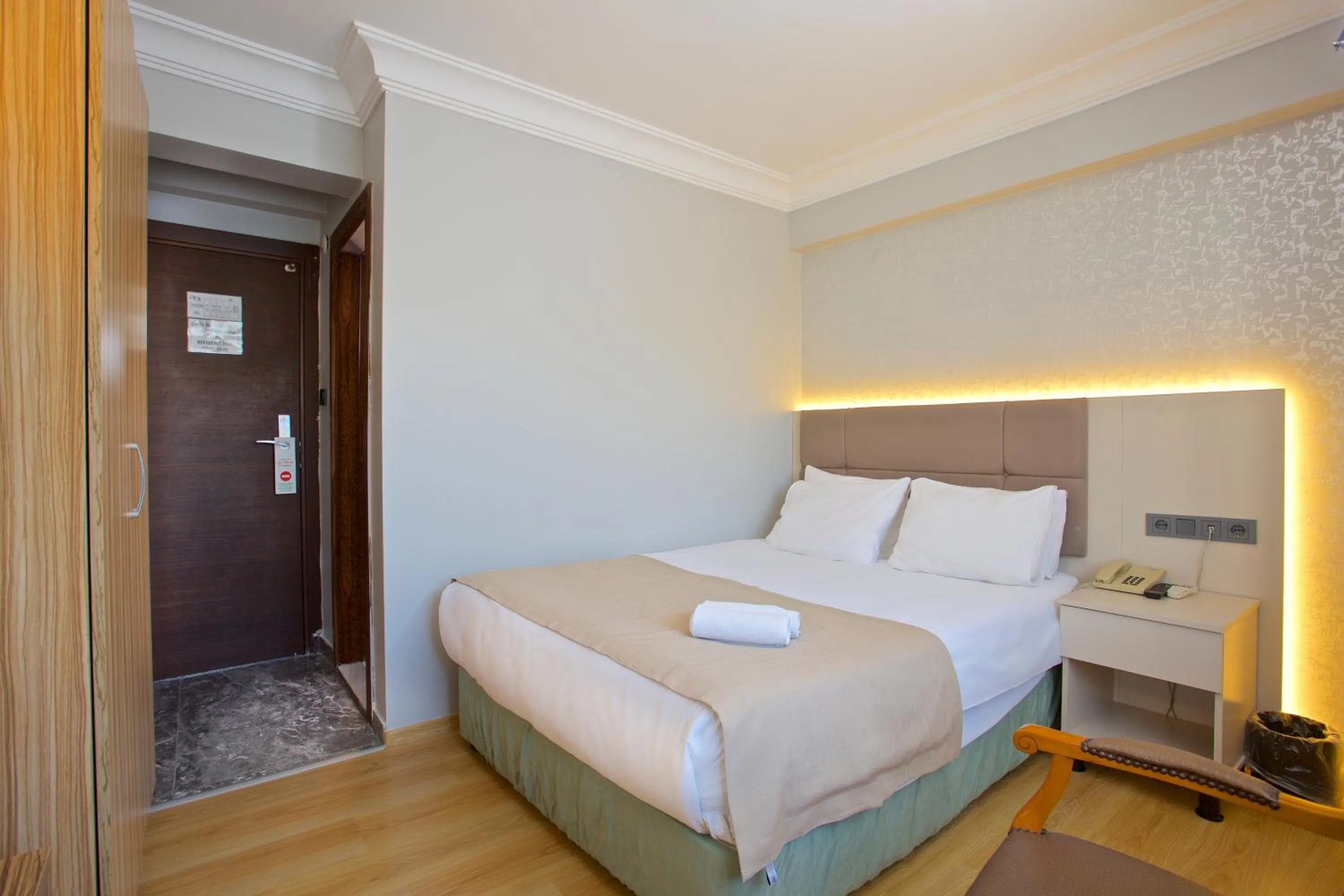 Bedroom, Bed in Grand Ant Hotel