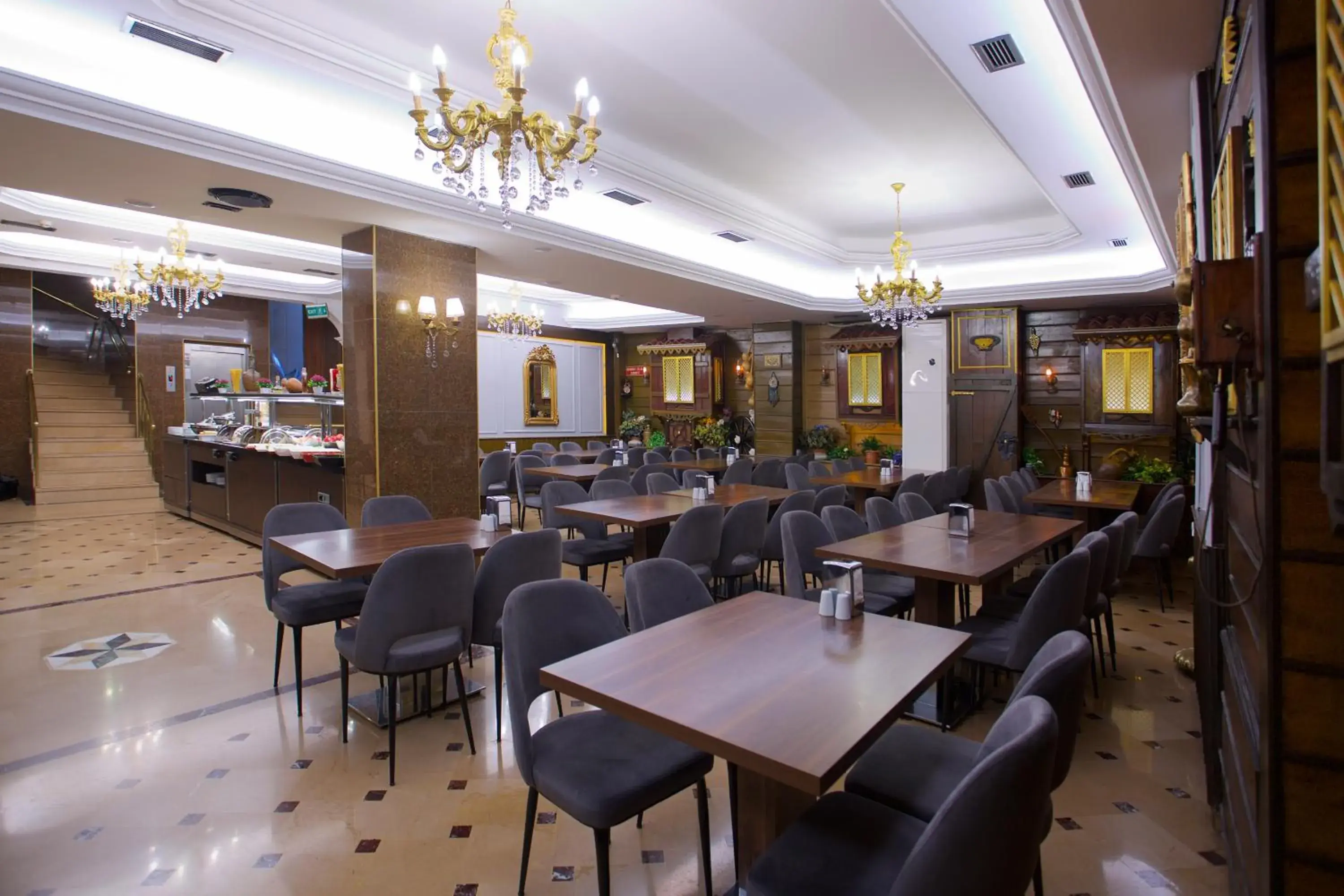 Restaurant/places to eat in Grand Ant Hotel Restaurant/places to eat in Grand Ant Hotel