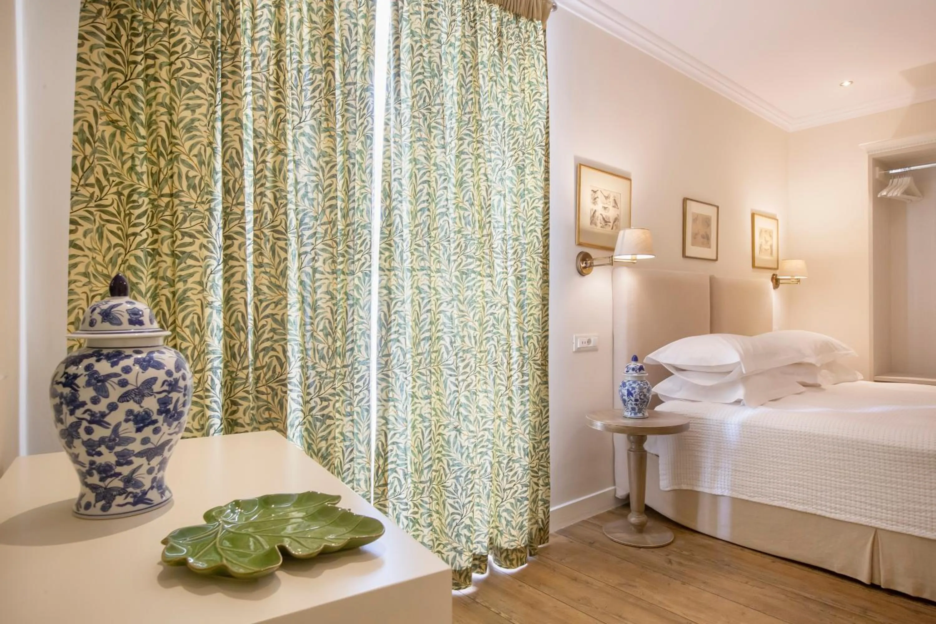 Photo of the whole room, Bed in Despotiko Hotel