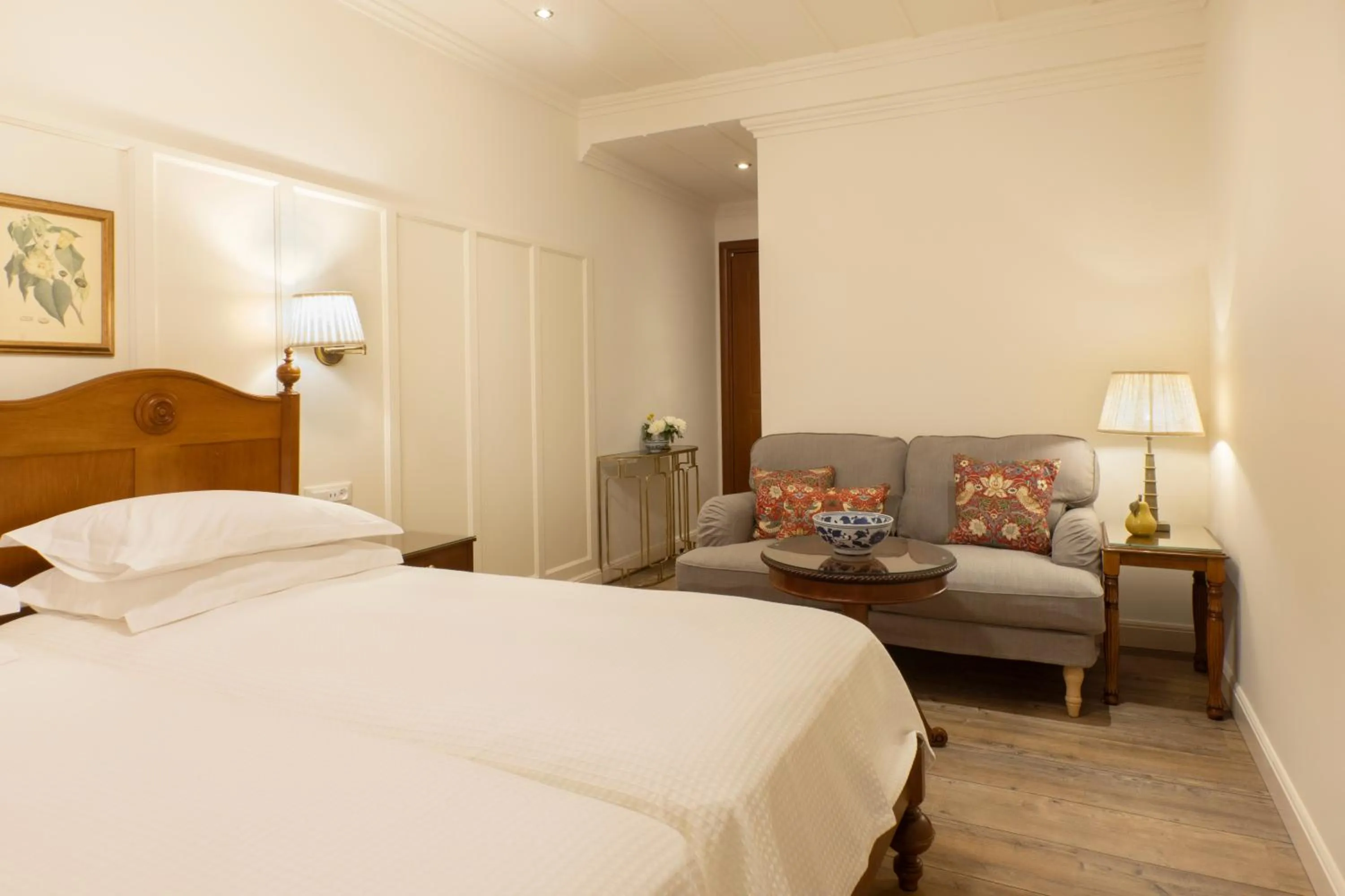 Photo of the whole room, Bed in Despotiko Hotel