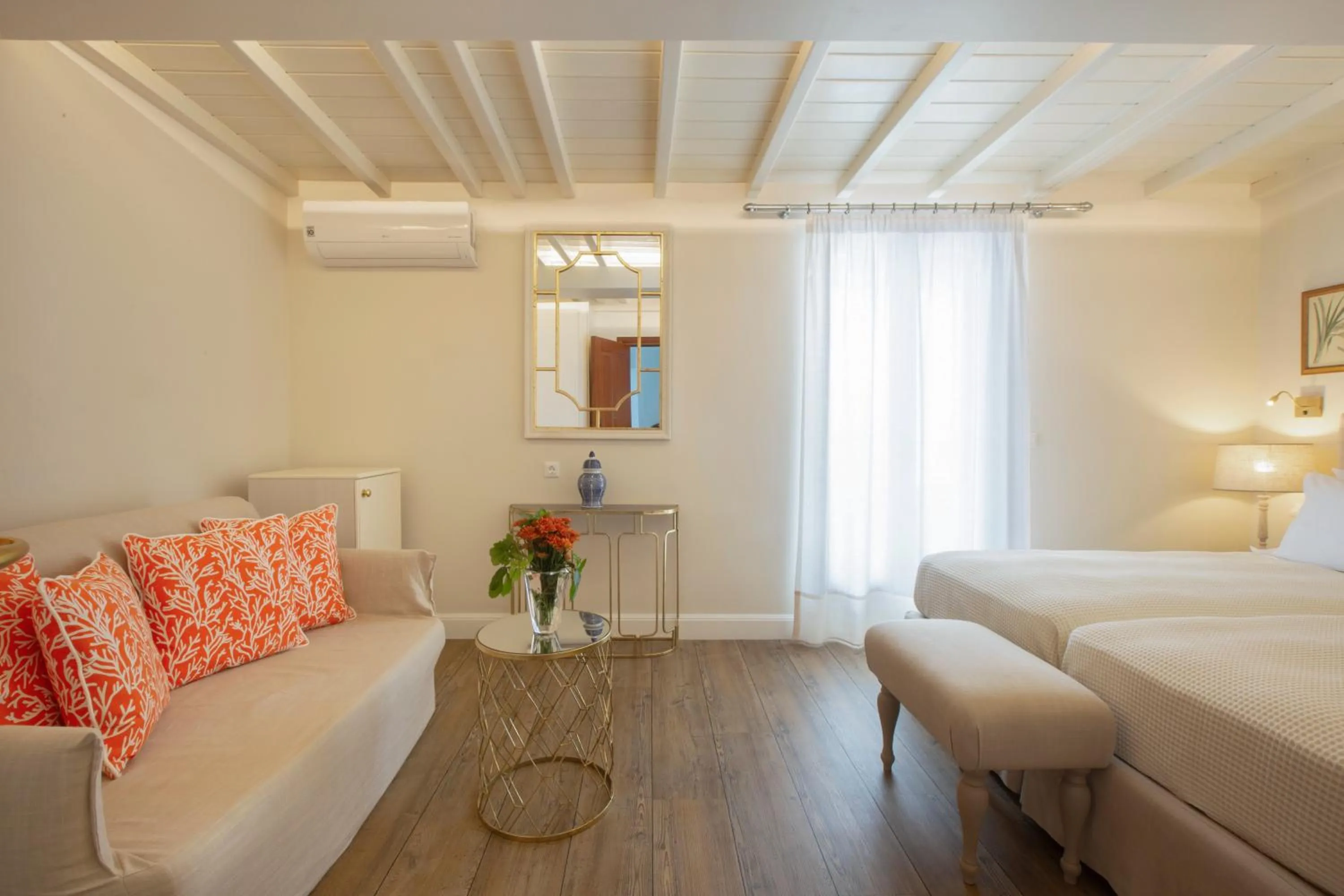 Photo of the whole room, Bed in Despotiko Hotel