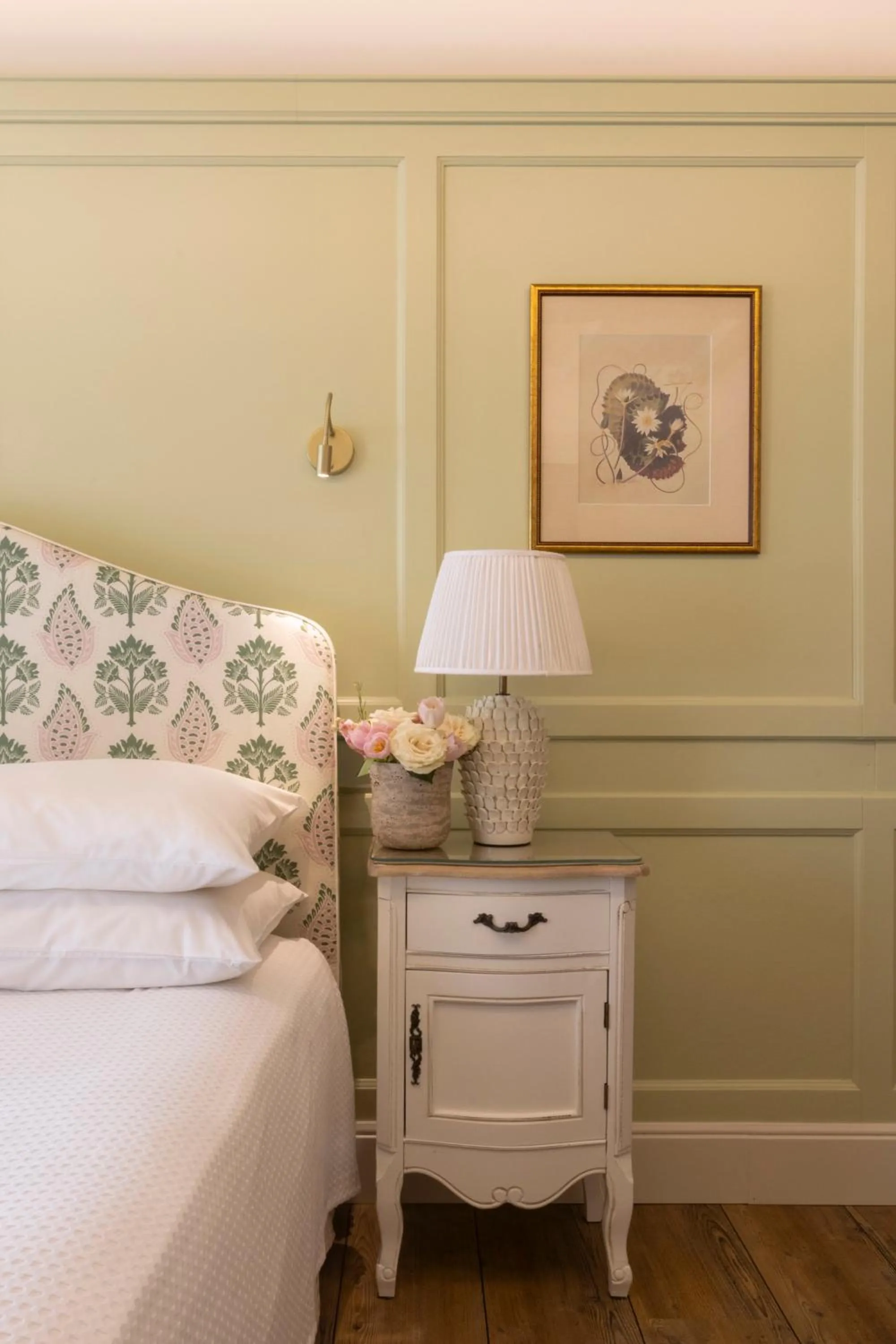 Photo of the whole room, Bed in Despotiko Hotel