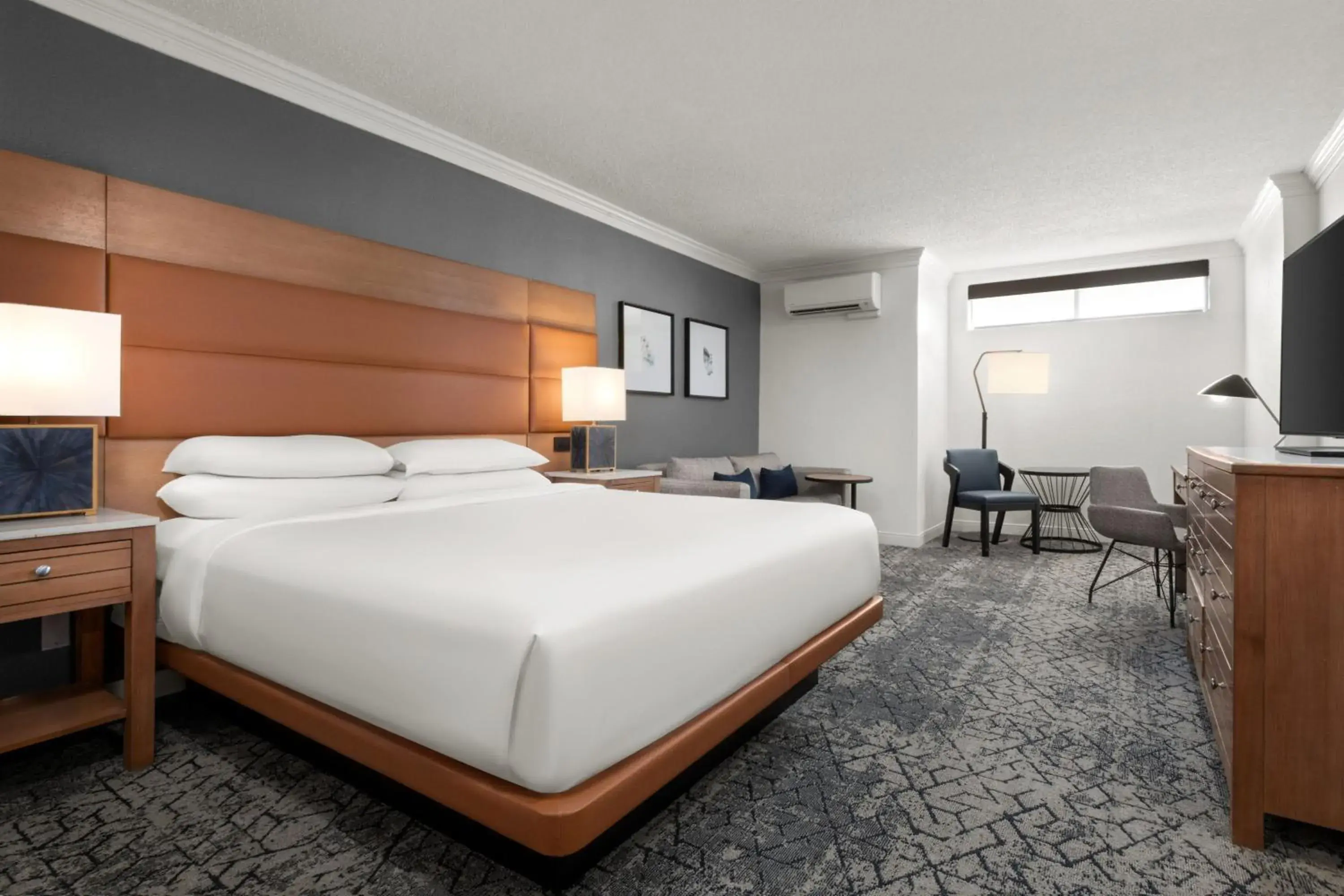 King Room in Sheraton Oceanfront Hotel King Room in Sheraton Oceanfront Hotel