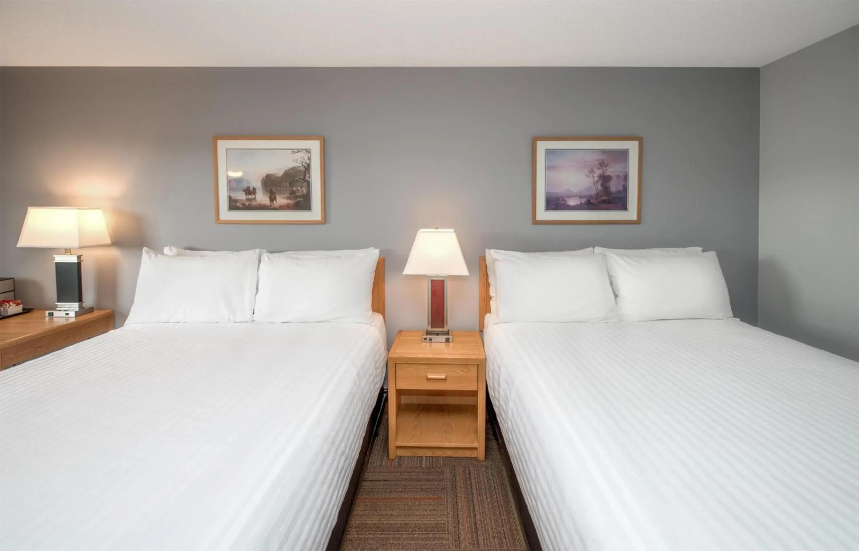 Bedroom, Bed in Coast Hinton Hotel Bedroom, Bed in Coast Hinton Hotel