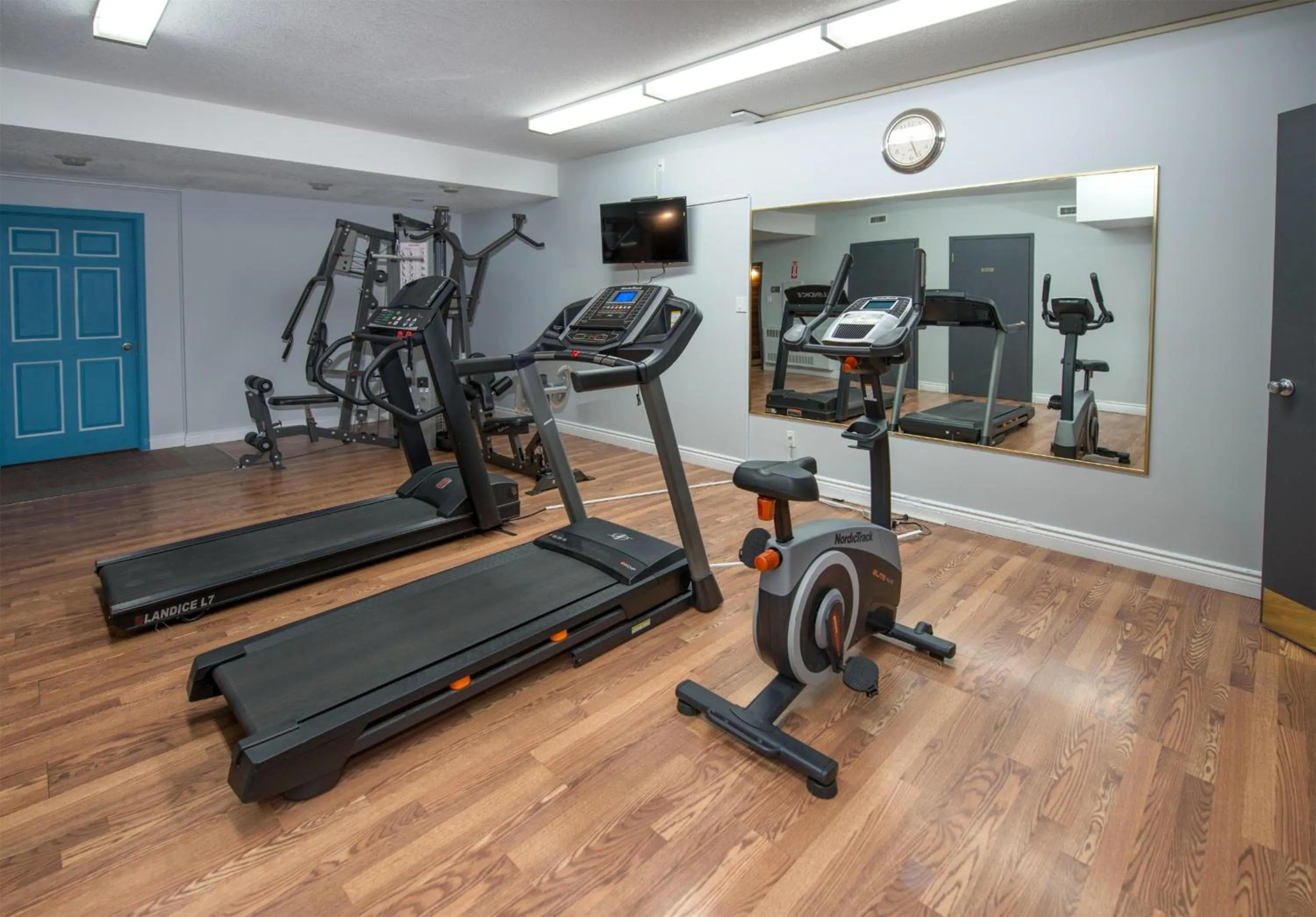 Fitness centre/facilities in Coast Hinton Hotel