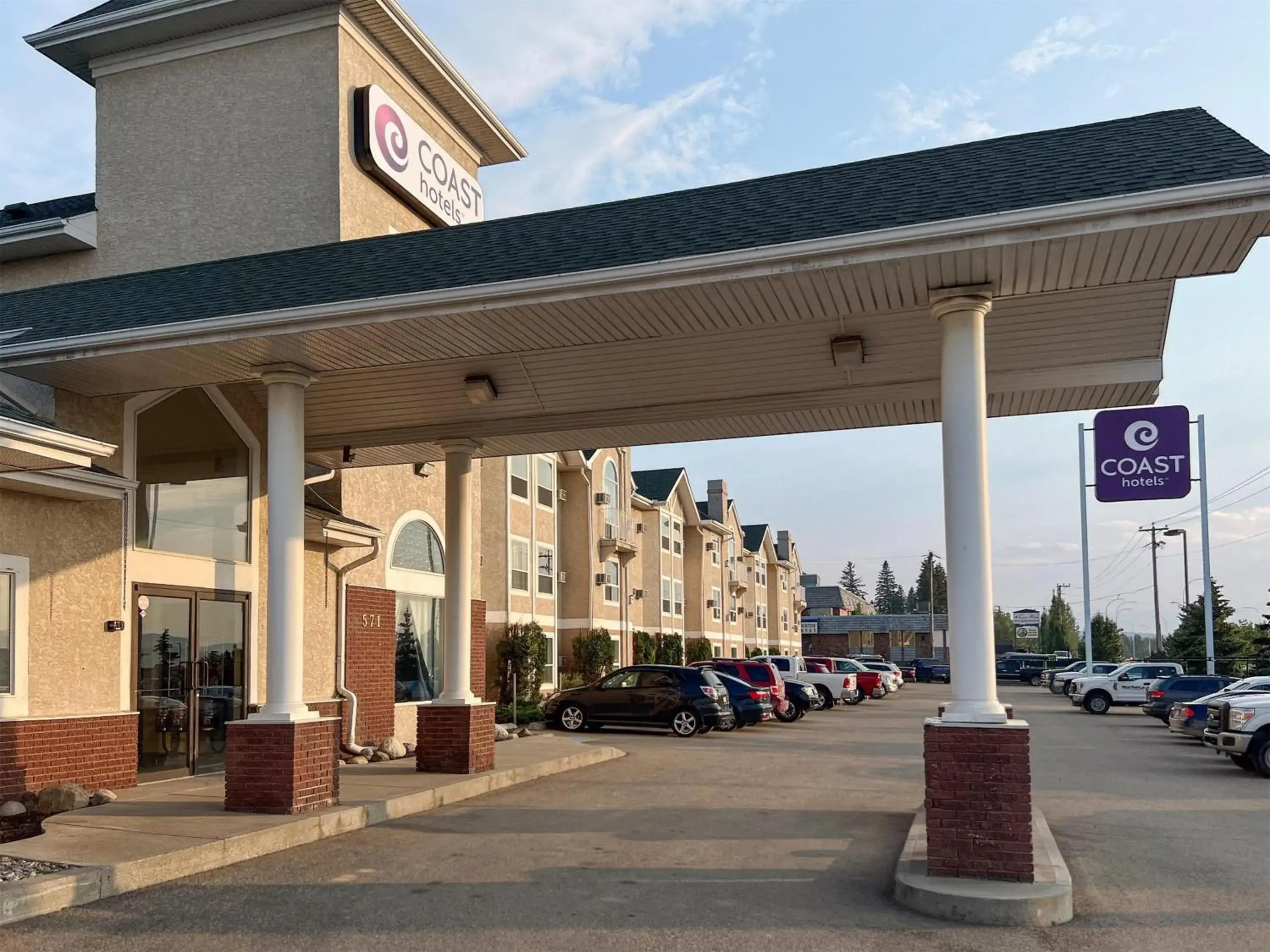 Property building in Coast Hinton Hotel Property building in Coast Hinton Hotel