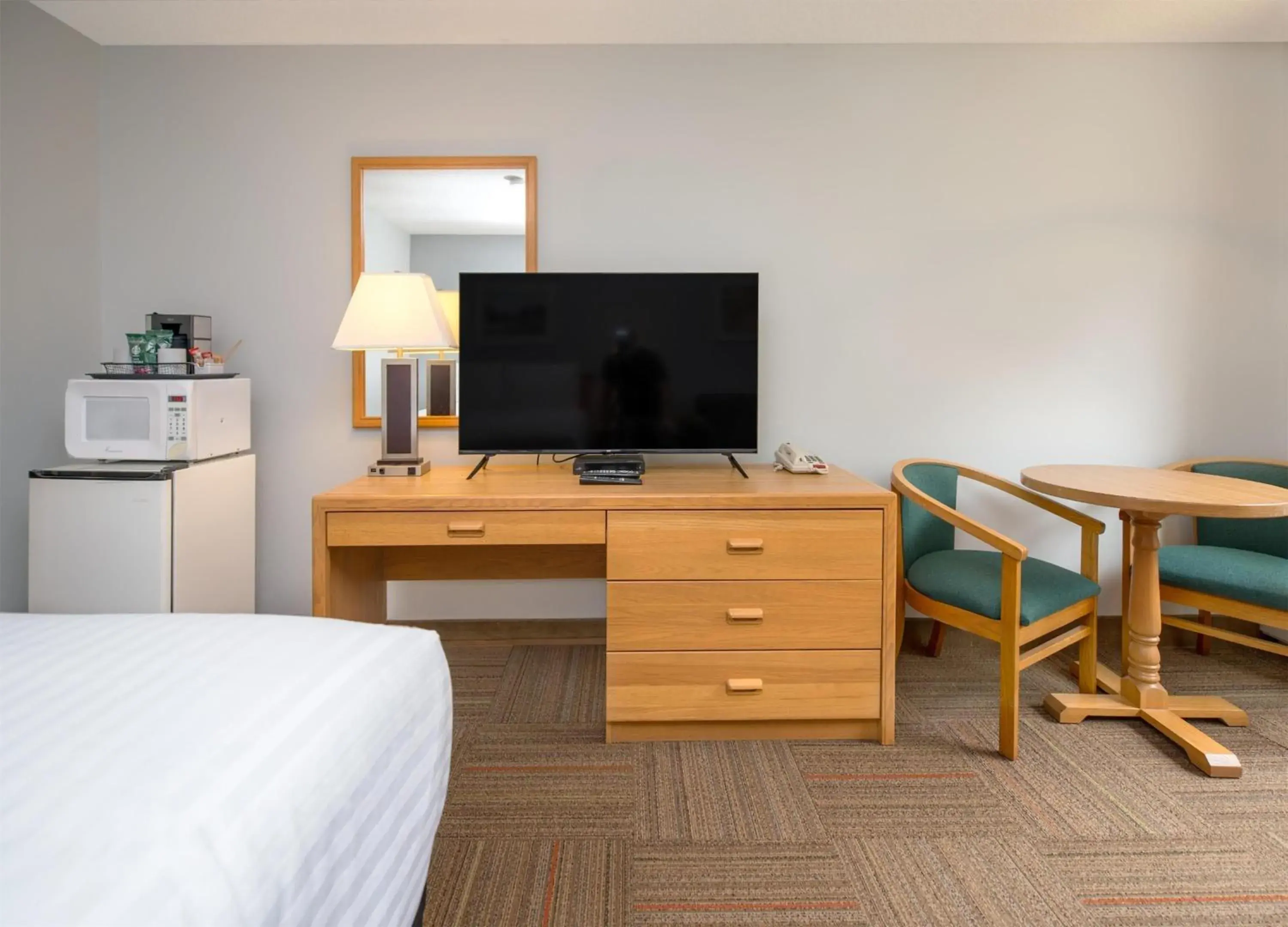 Bedroom, Bed in Coast Hinton Hotel Bedroom, Bed in Coast Hinton Hotel