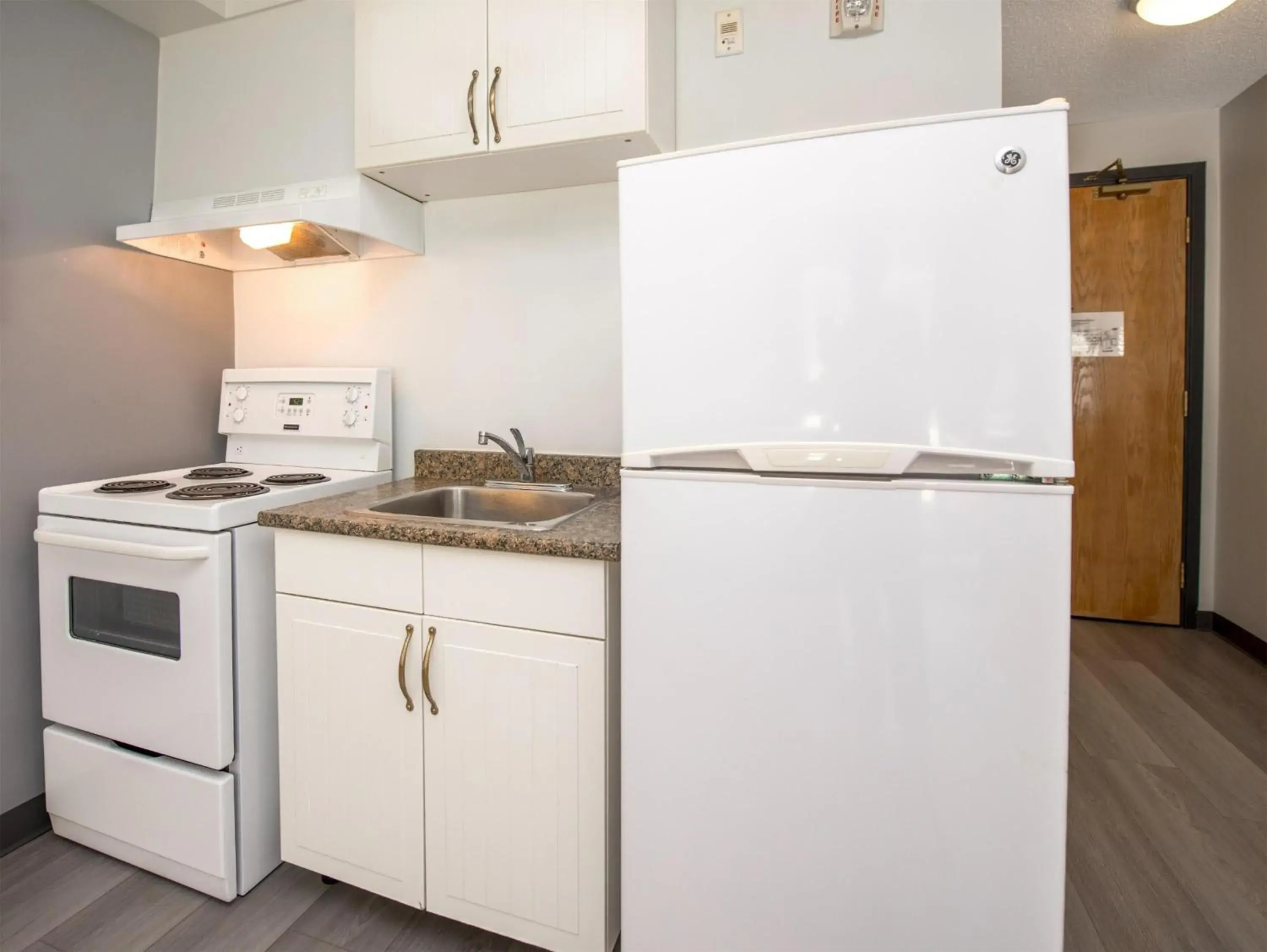 Kitchen or kitchenette in Coast Hinton Hotel Kitchen or kitchenette in Coast Hinton Hotel