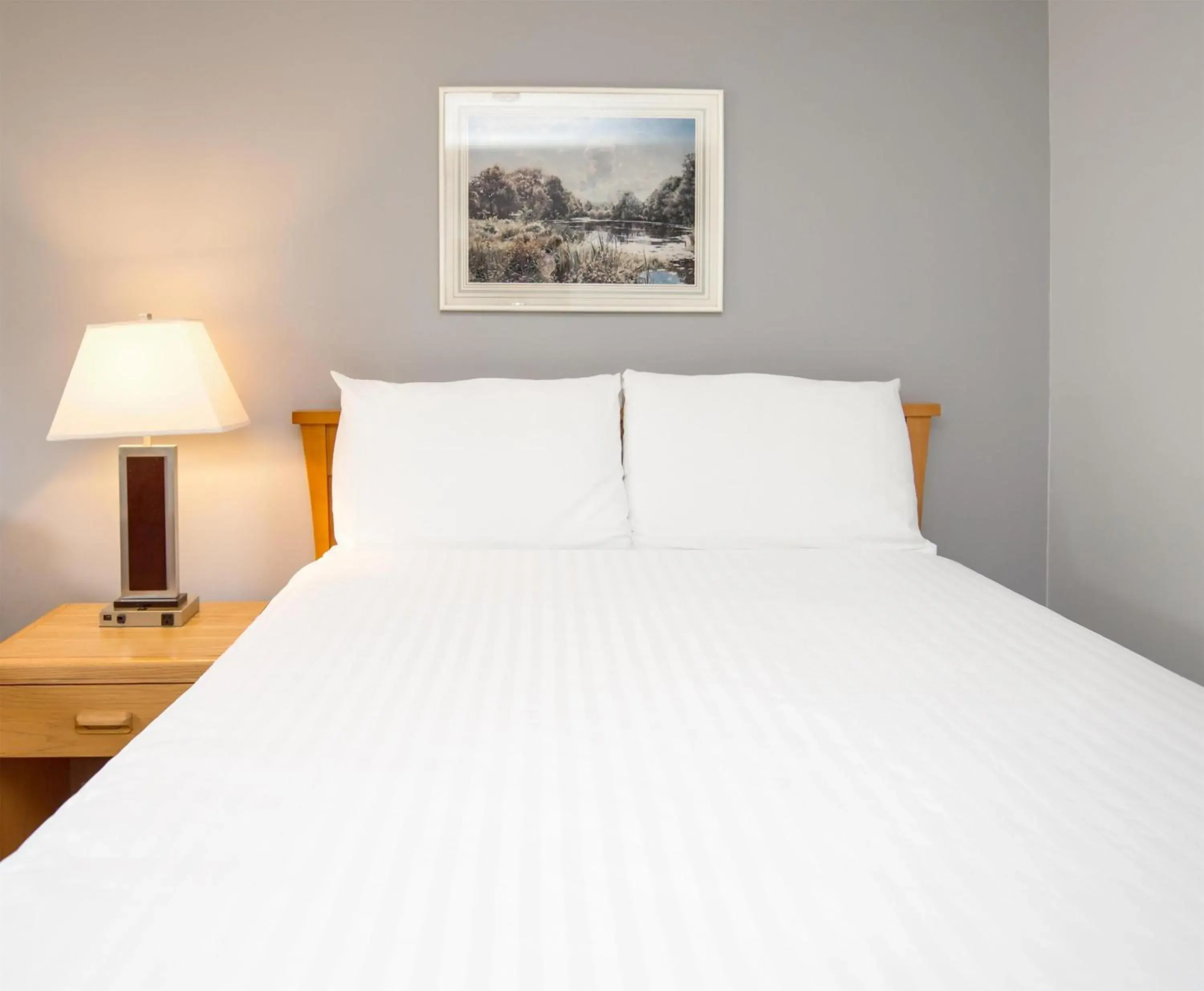 Bedroom, Bed in Coast Hinton Hotel Bedroom, Bed in Coast Hinton Hotel