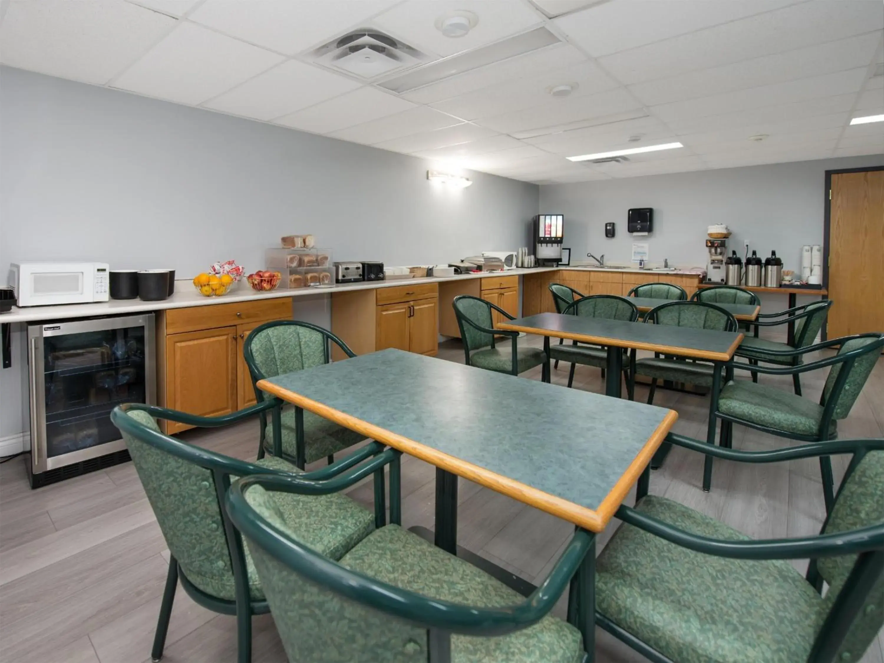 Breakfast in Coast Hinton Hotel Breakfast in Coast Hinton Hotel