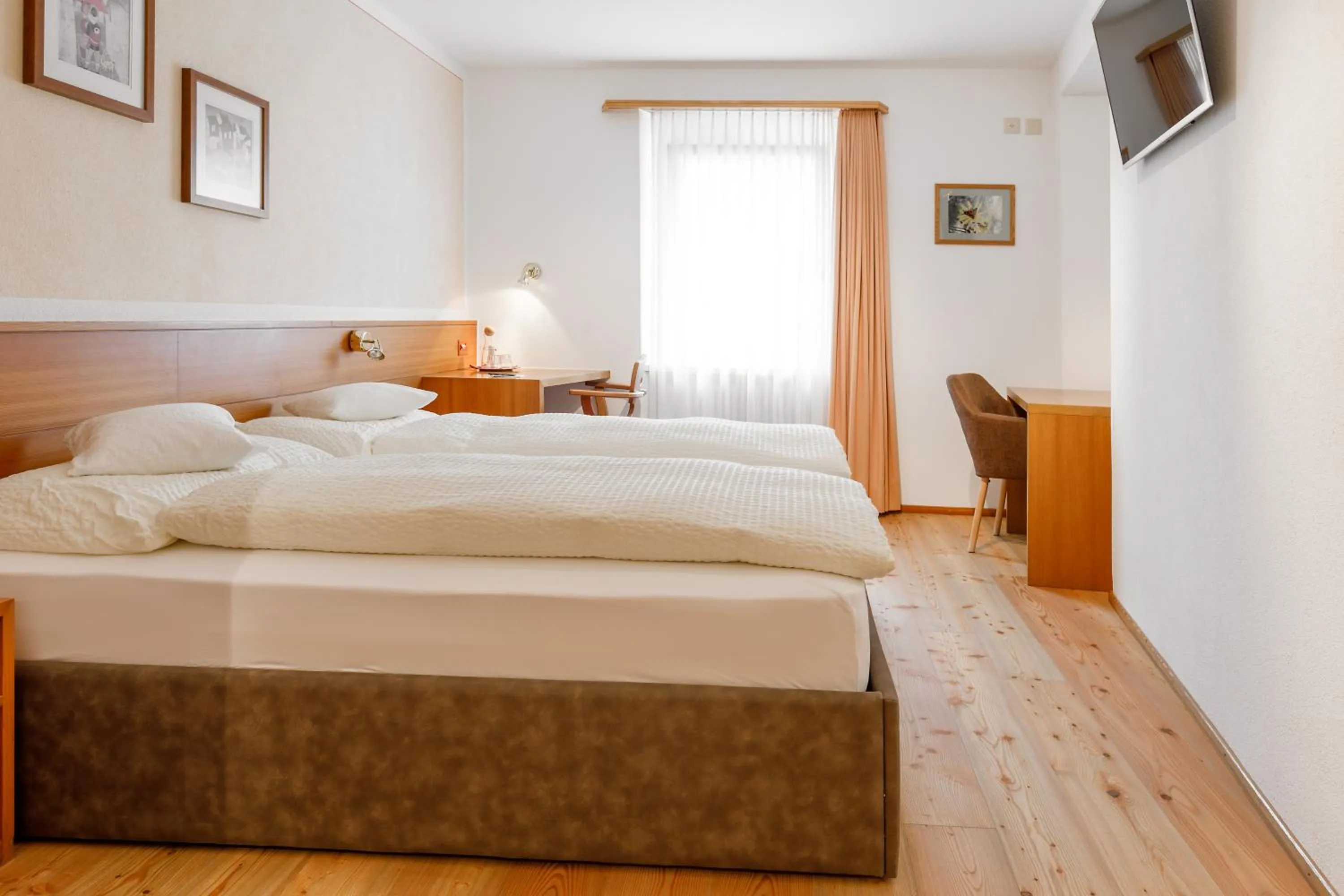 Bedroom, Bed in Hotel & SPA Croce Bianca