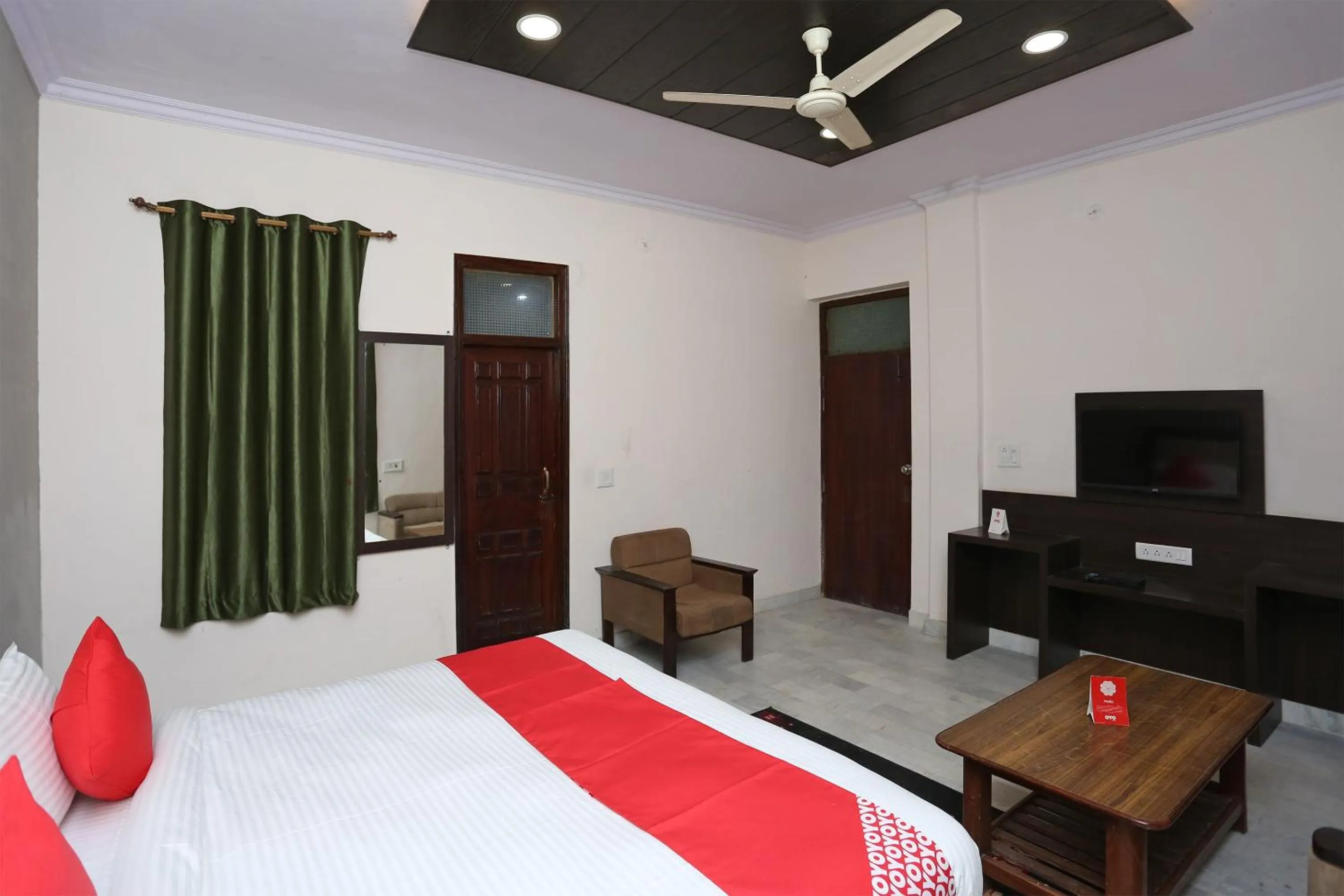 Bedroom, Bed in Hotel Maharana Palace