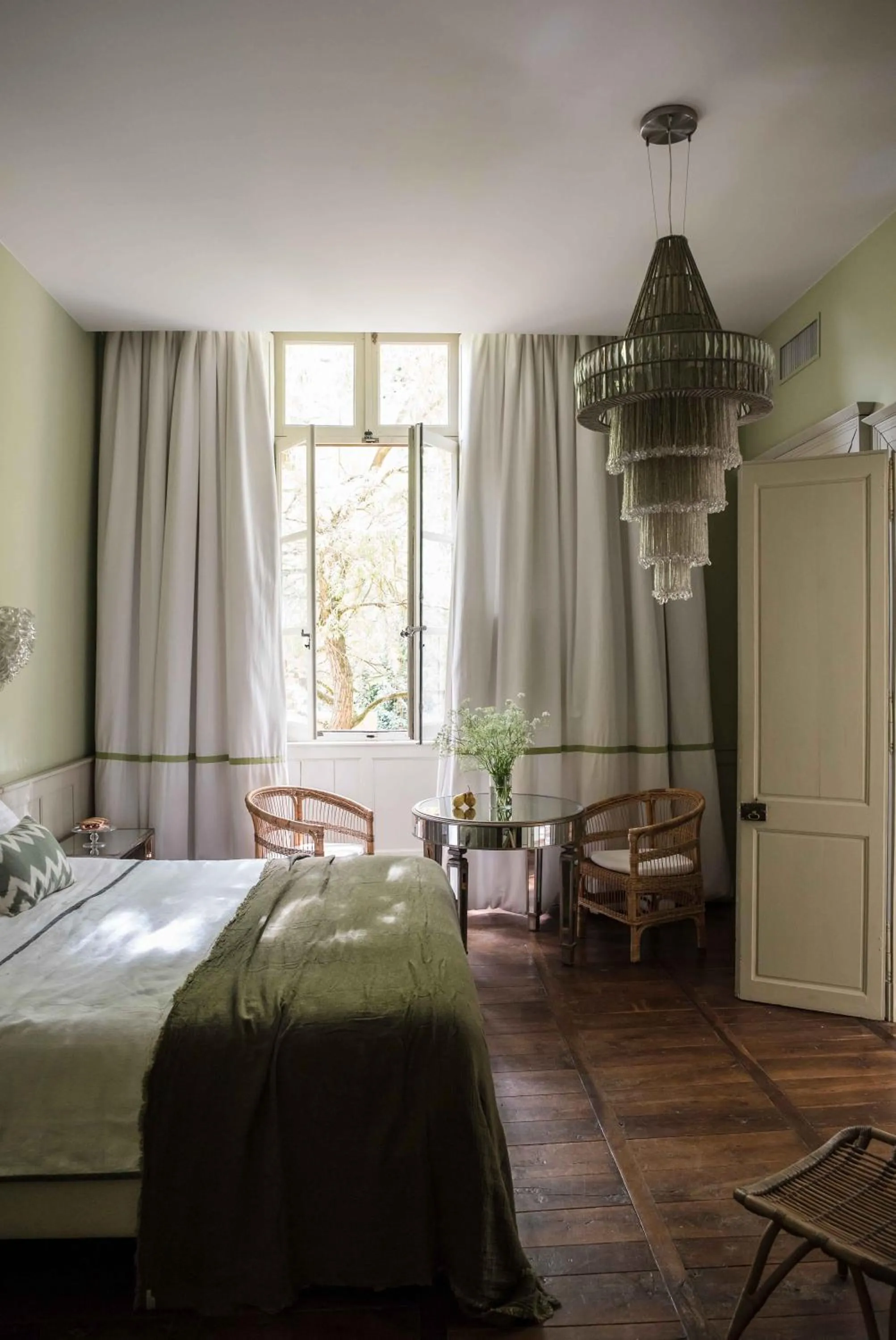 Photo of the whole room, Bed in Hôtel de Bouilhac