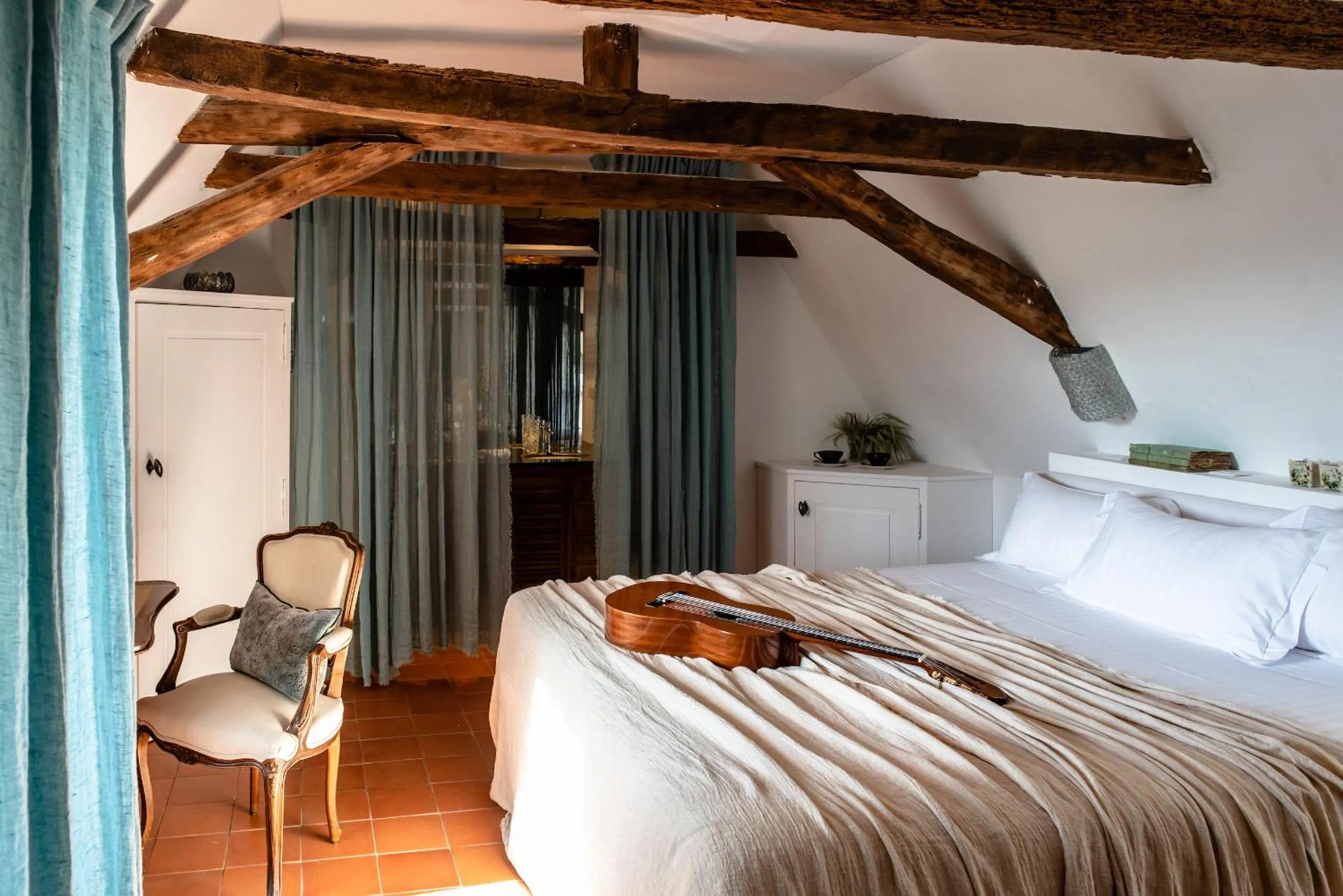 Photo of the whole room, Bed in Hôtel de Bouilhac