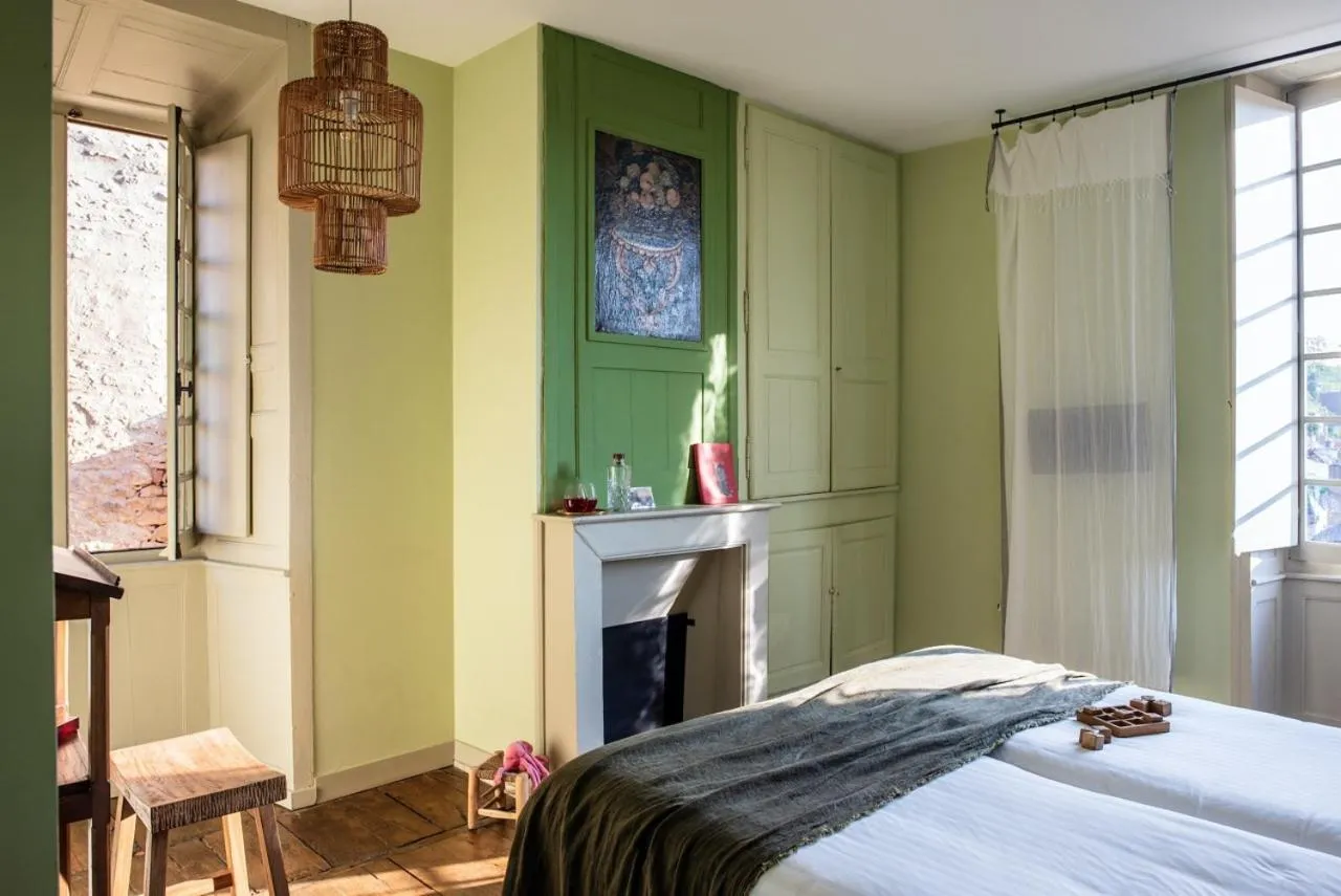 Bedroom, Bed in Hôtel de Bouilhac