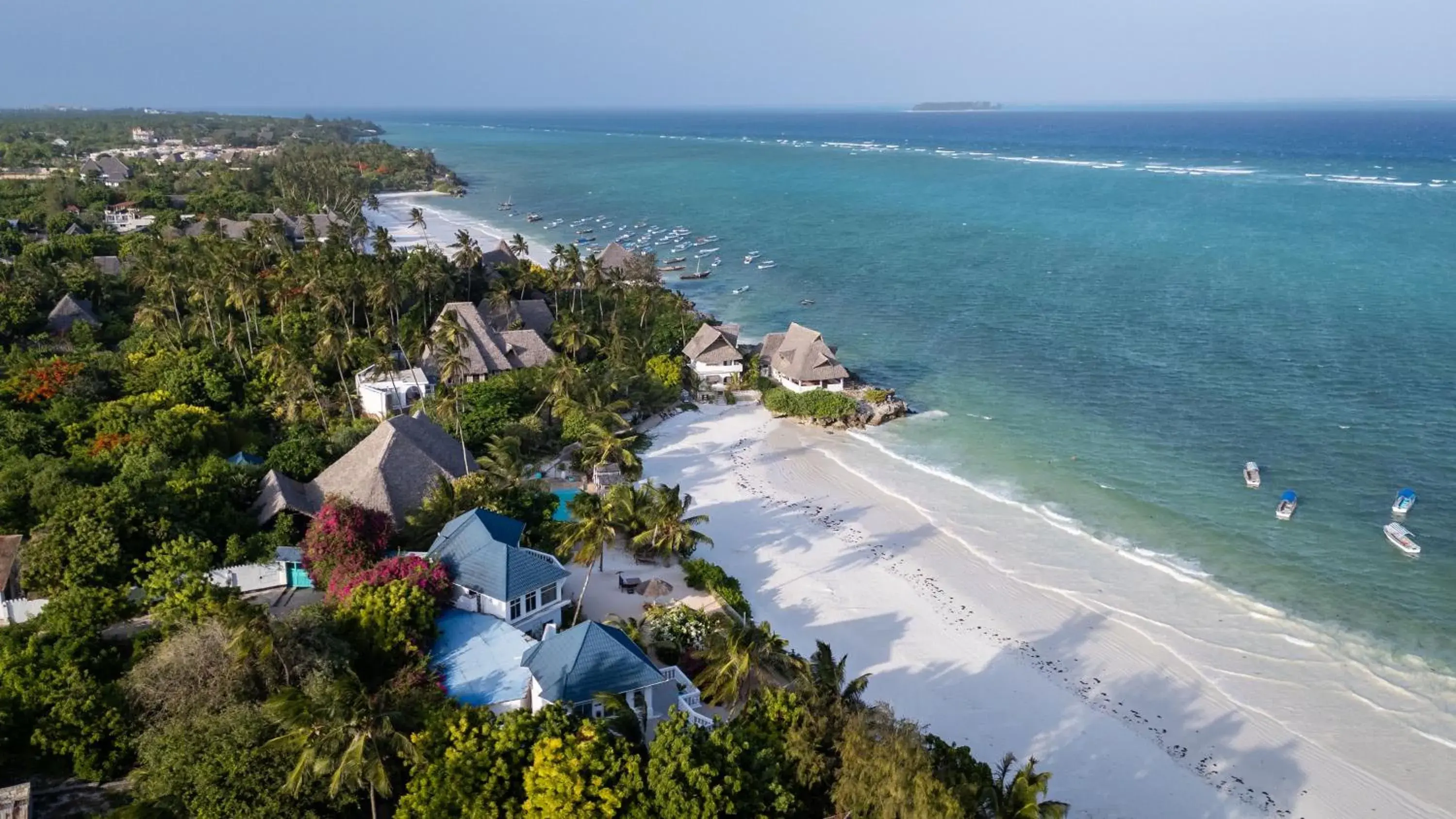 Property building in Jafferji Beach Retreat Property building in Jafferji Beach Retreat