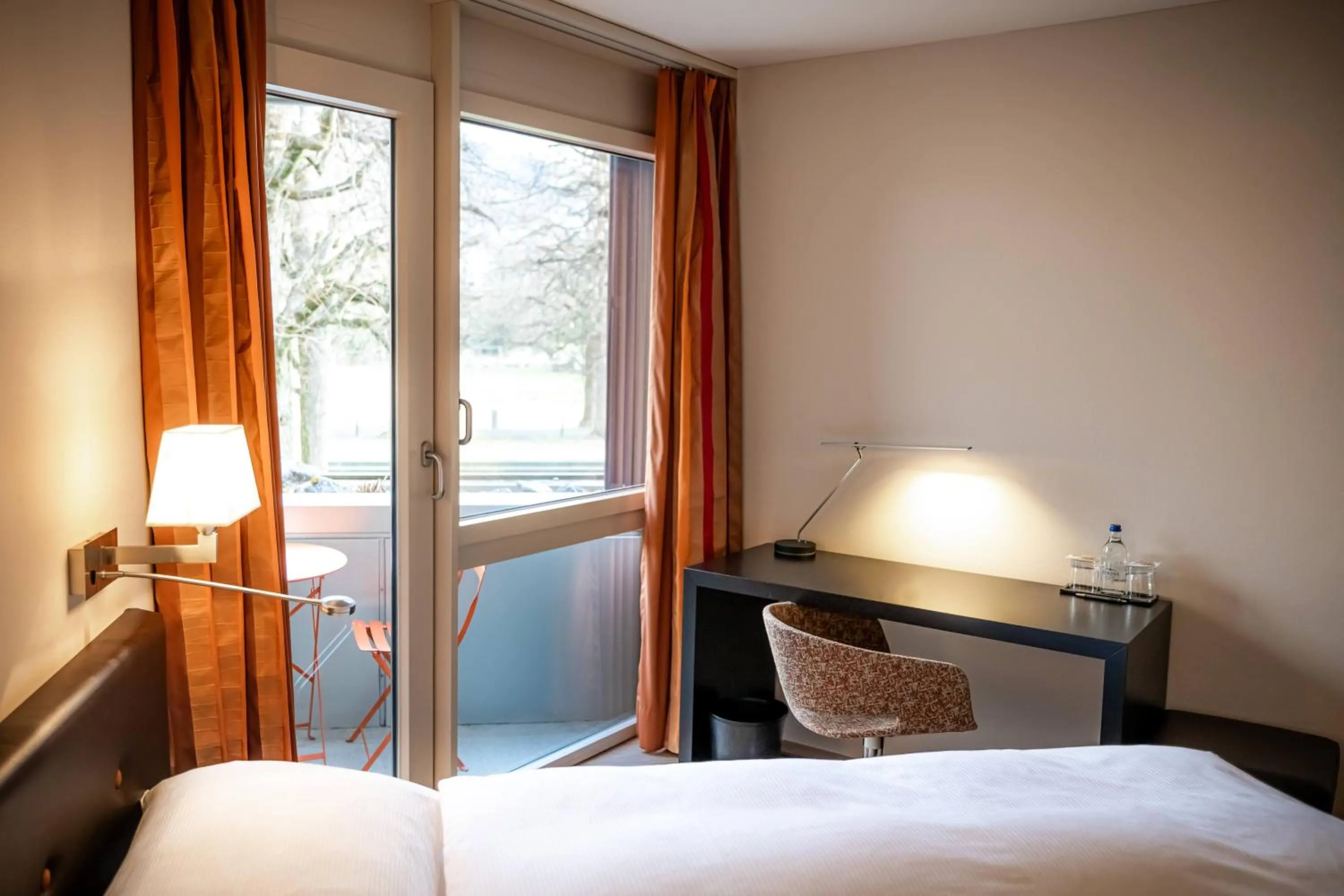Bedroom, Bed in Hotel Seepark Thun