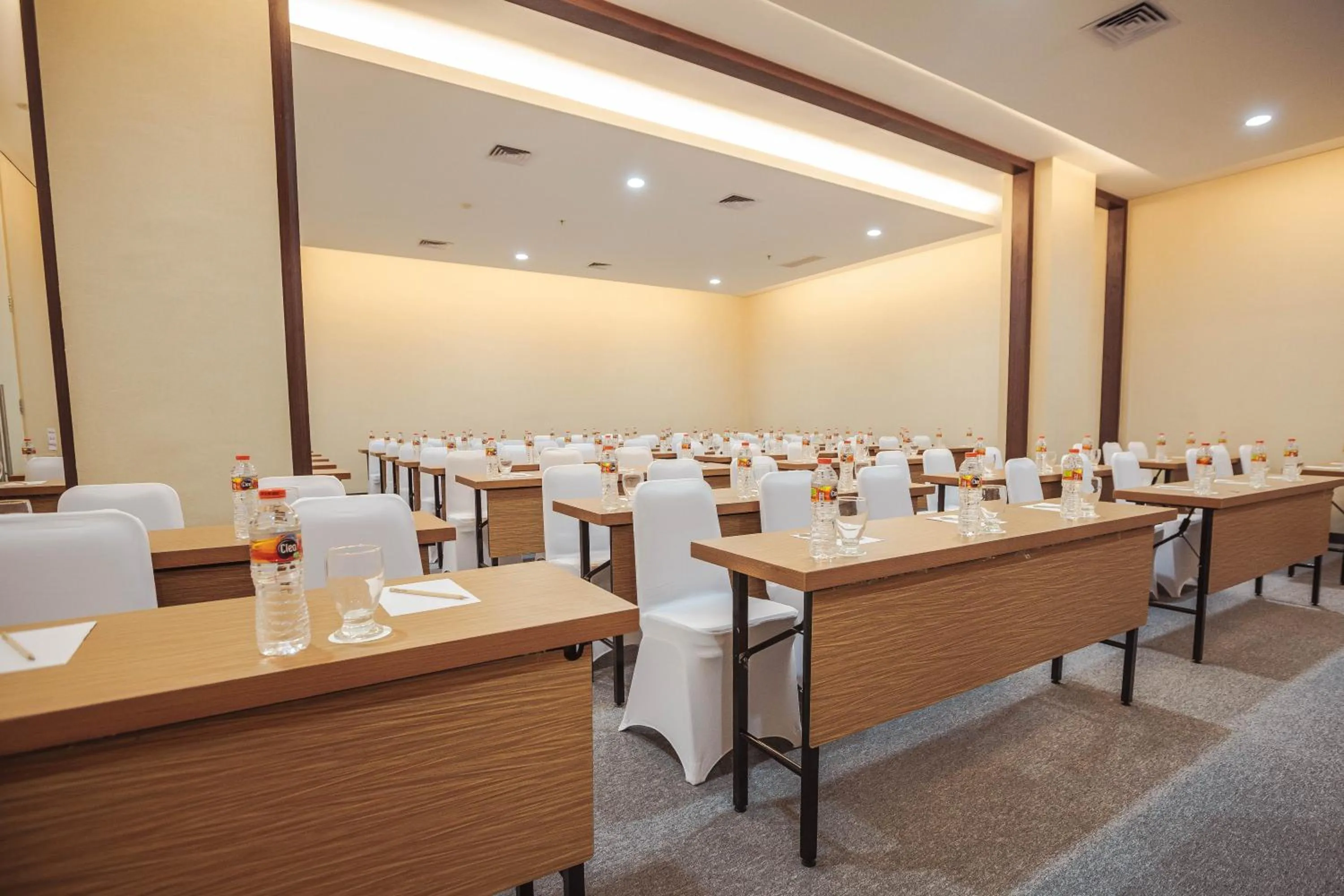 Meeting/conference room in Whiz Prime Hotel Sudirman Makassar