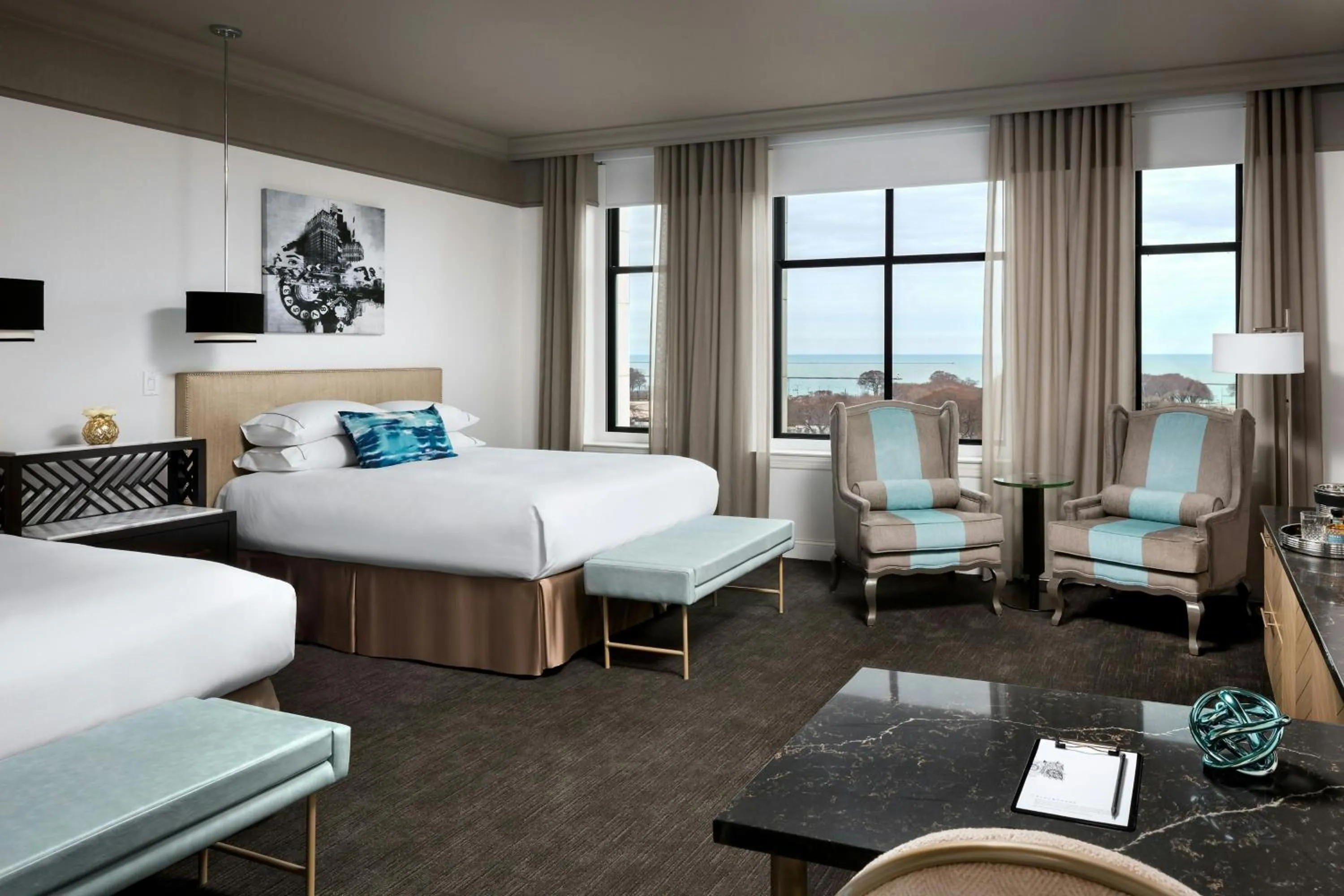 Photo of the whole room, Bed in The Blackstone, Autograph Collection