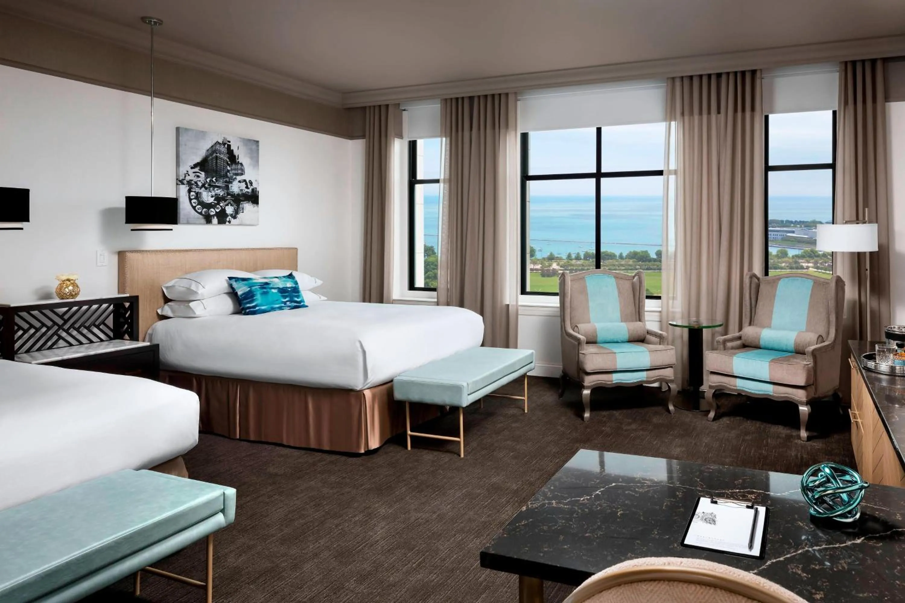 Photo of the whole room, Bed in The Blackstone, Autograph Collection