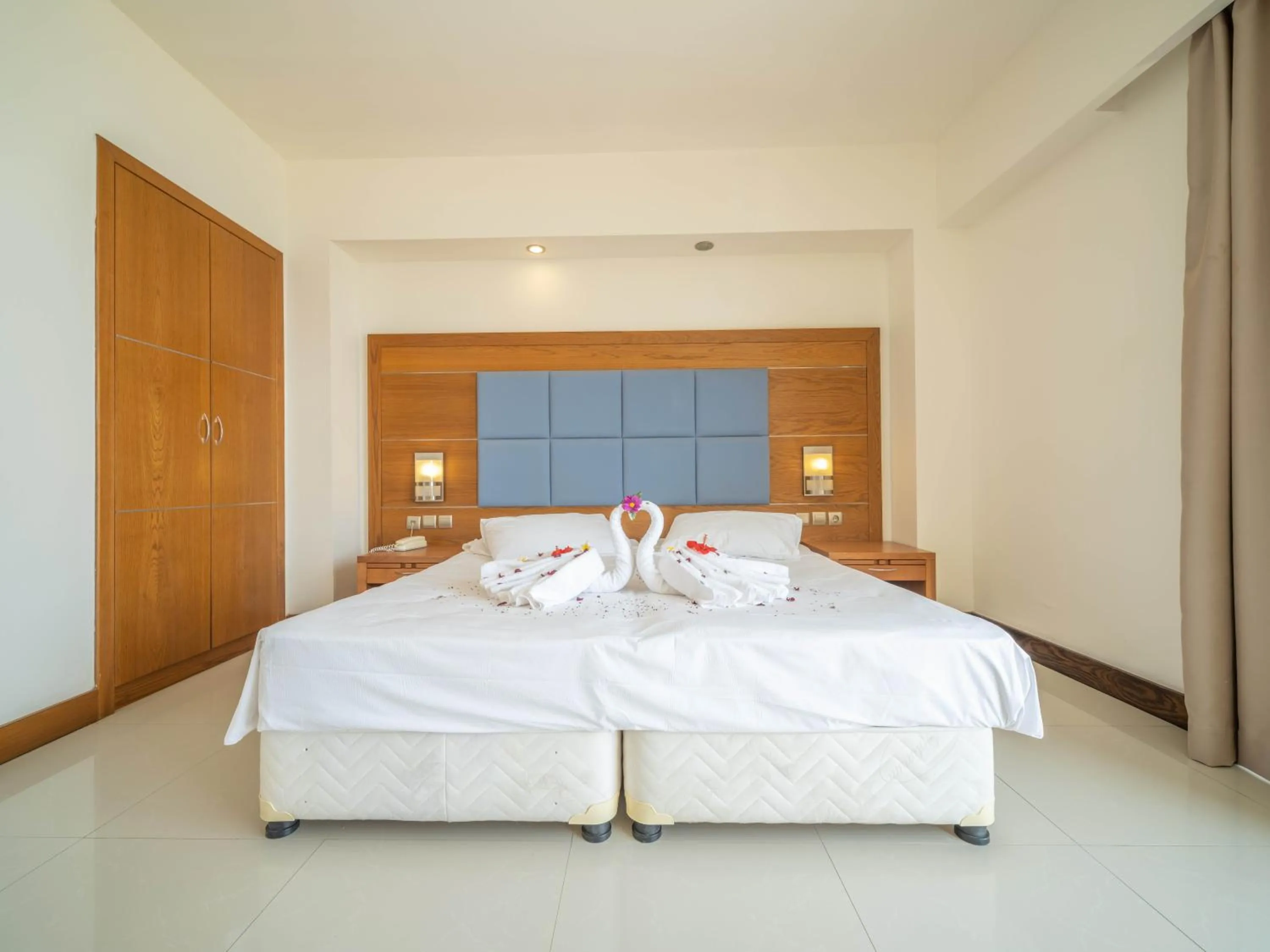 Bedroom, Bed in Sunshine Rhodes