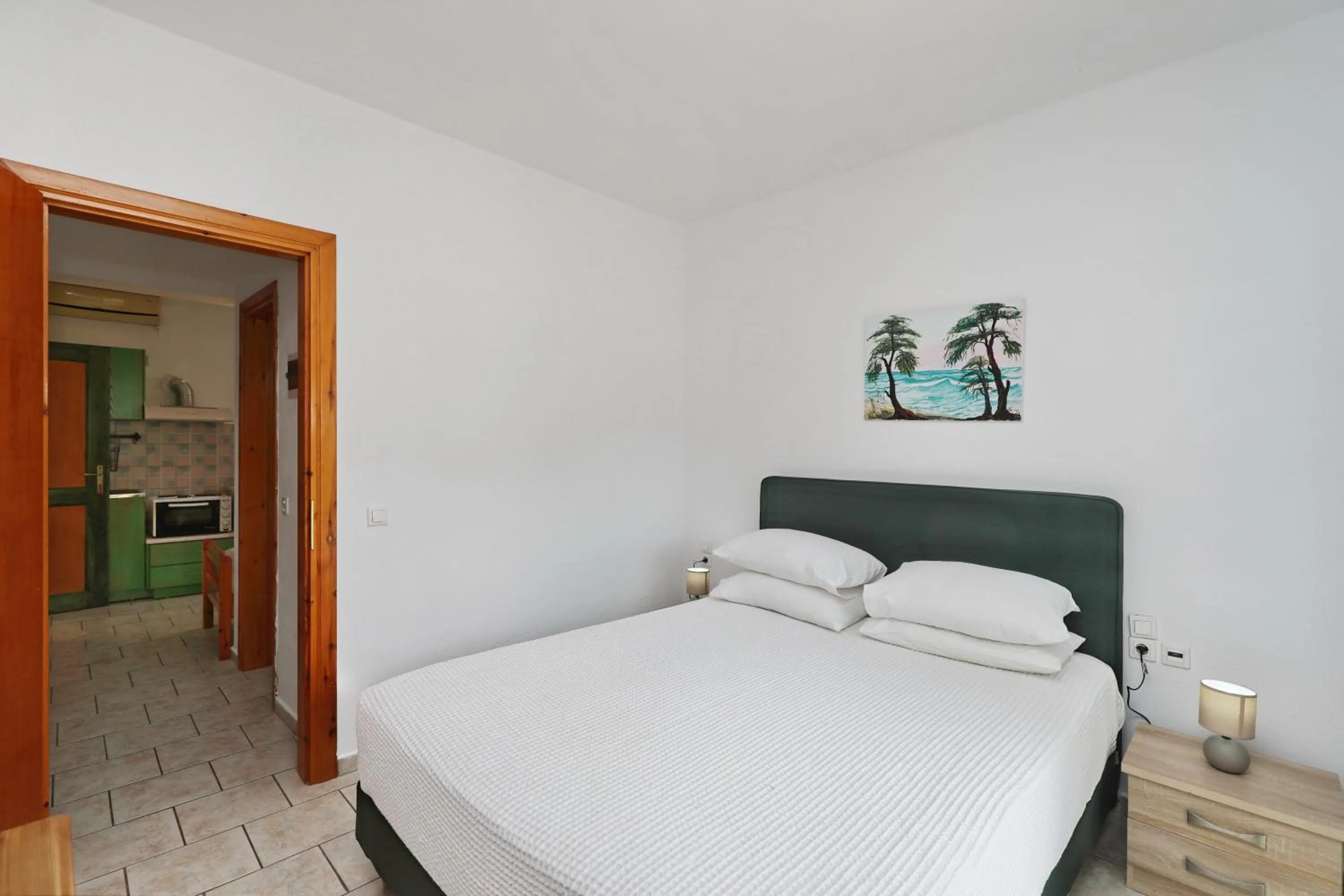 Photo of the whole room, Bed in Liofoto