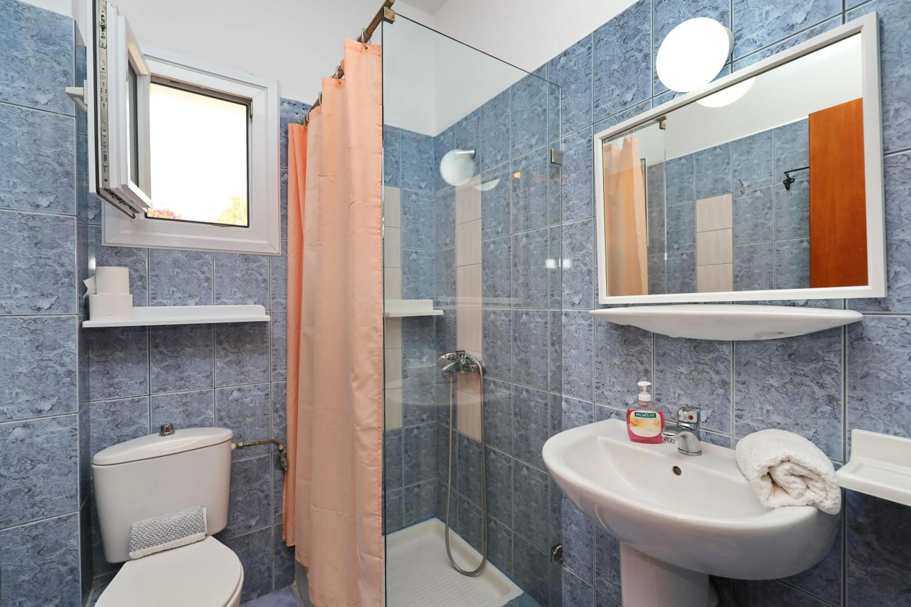 Toilet in Liofoto