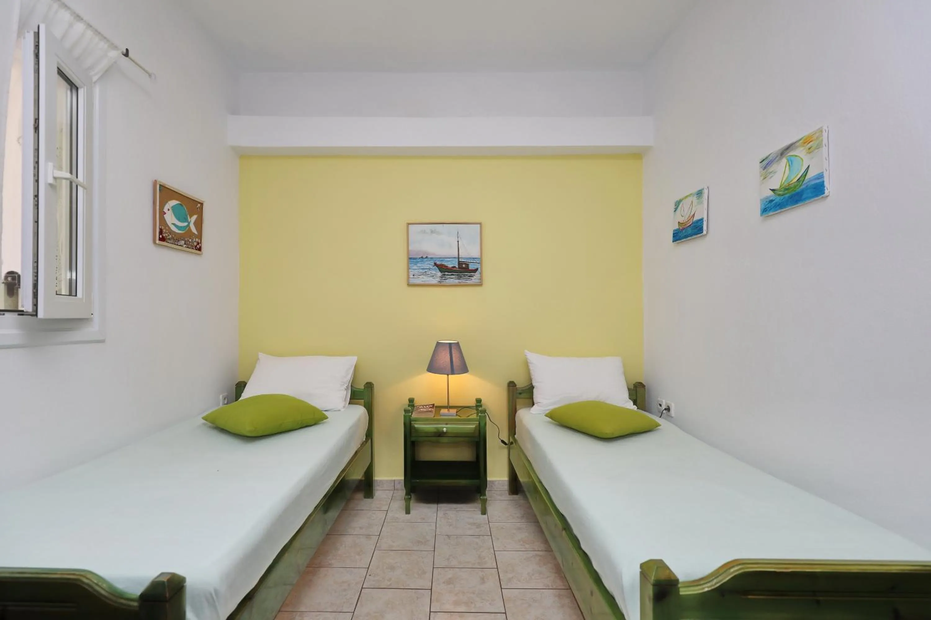 Photo of the whole room, Bed in Liofoto