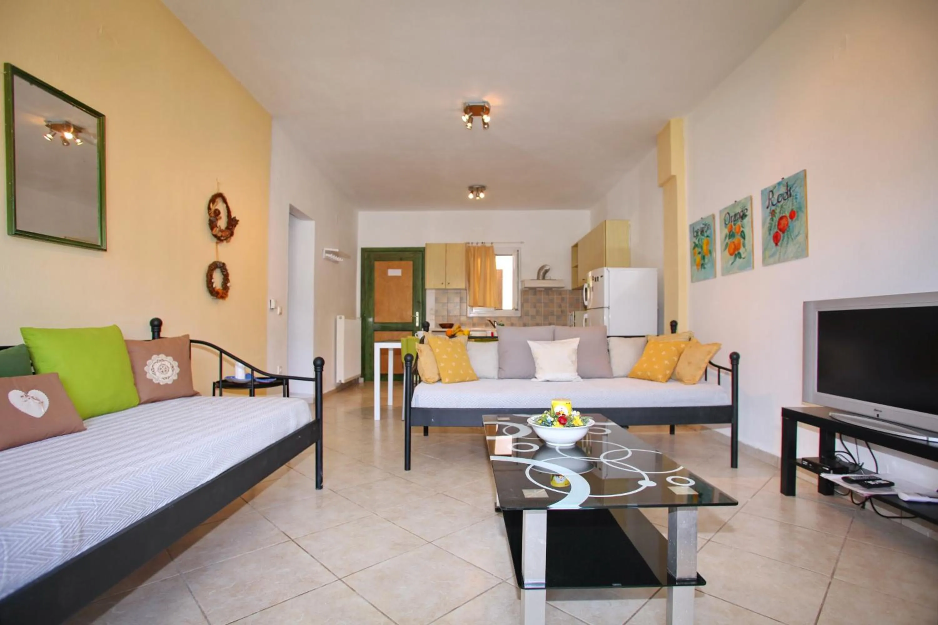 Photo of the whole room, Bed in Liofoto