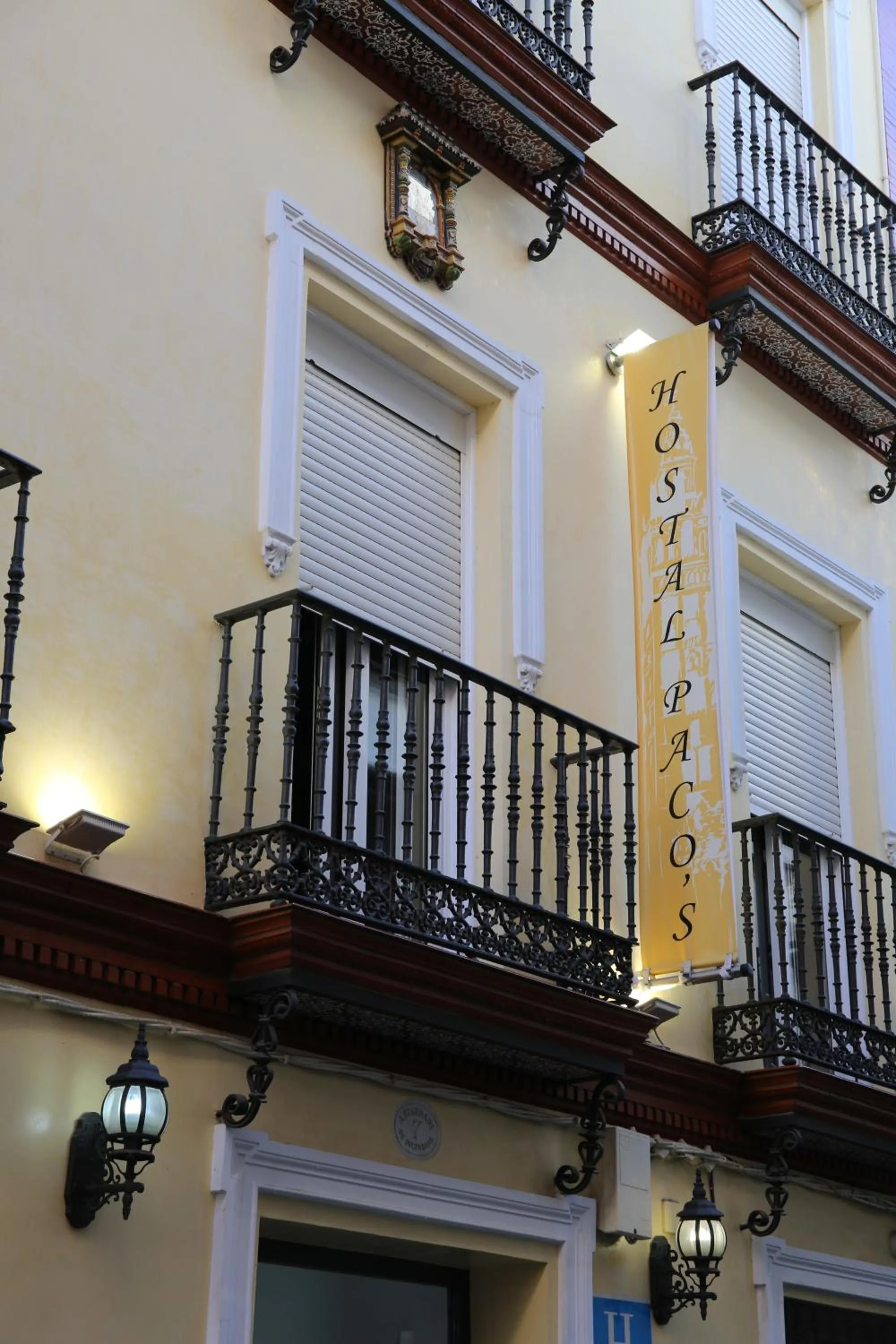 Logo/Certificate/Sign in Hostal Paco´s