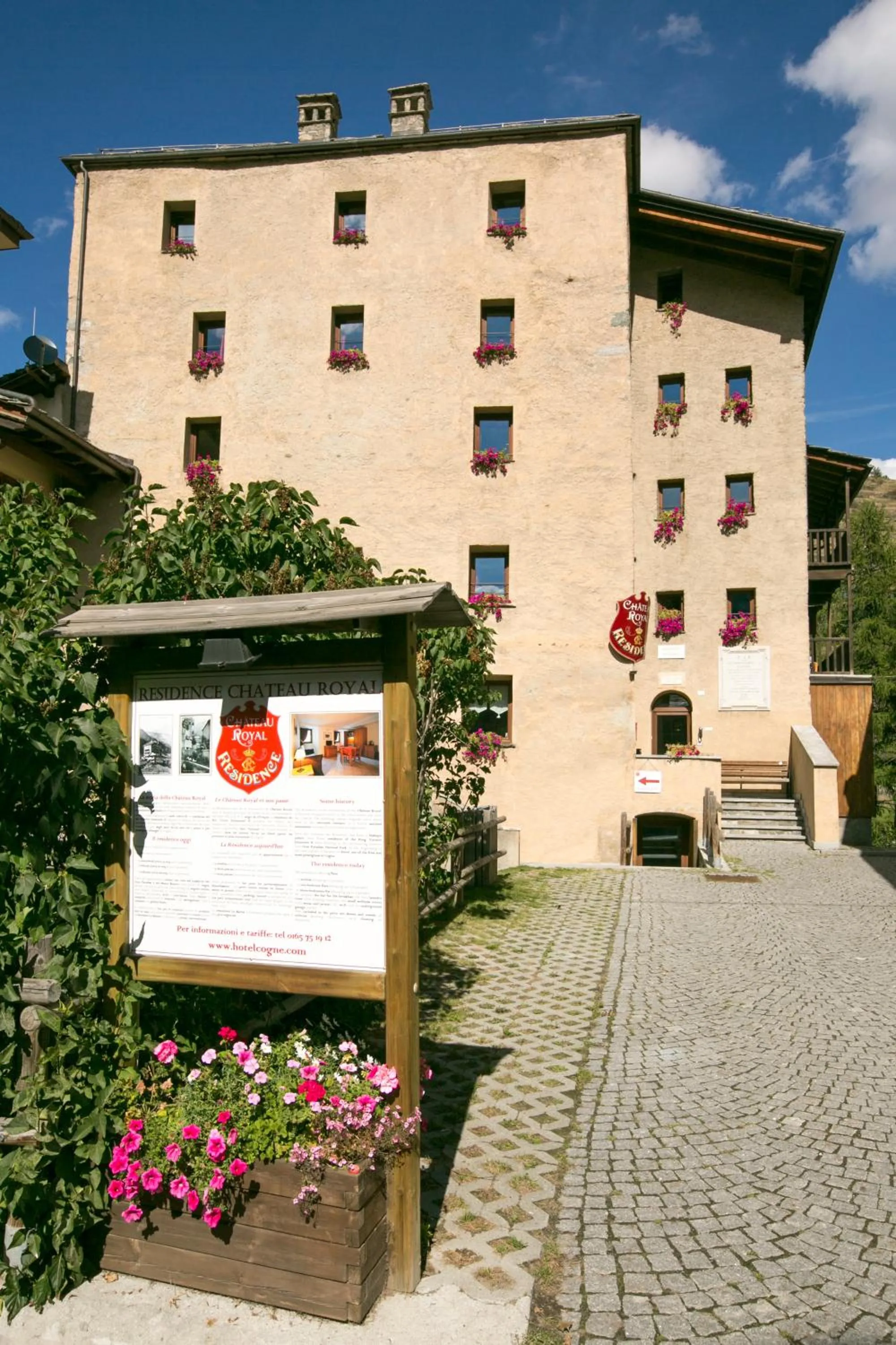 Facade/entrance in Résidence Château Royal
