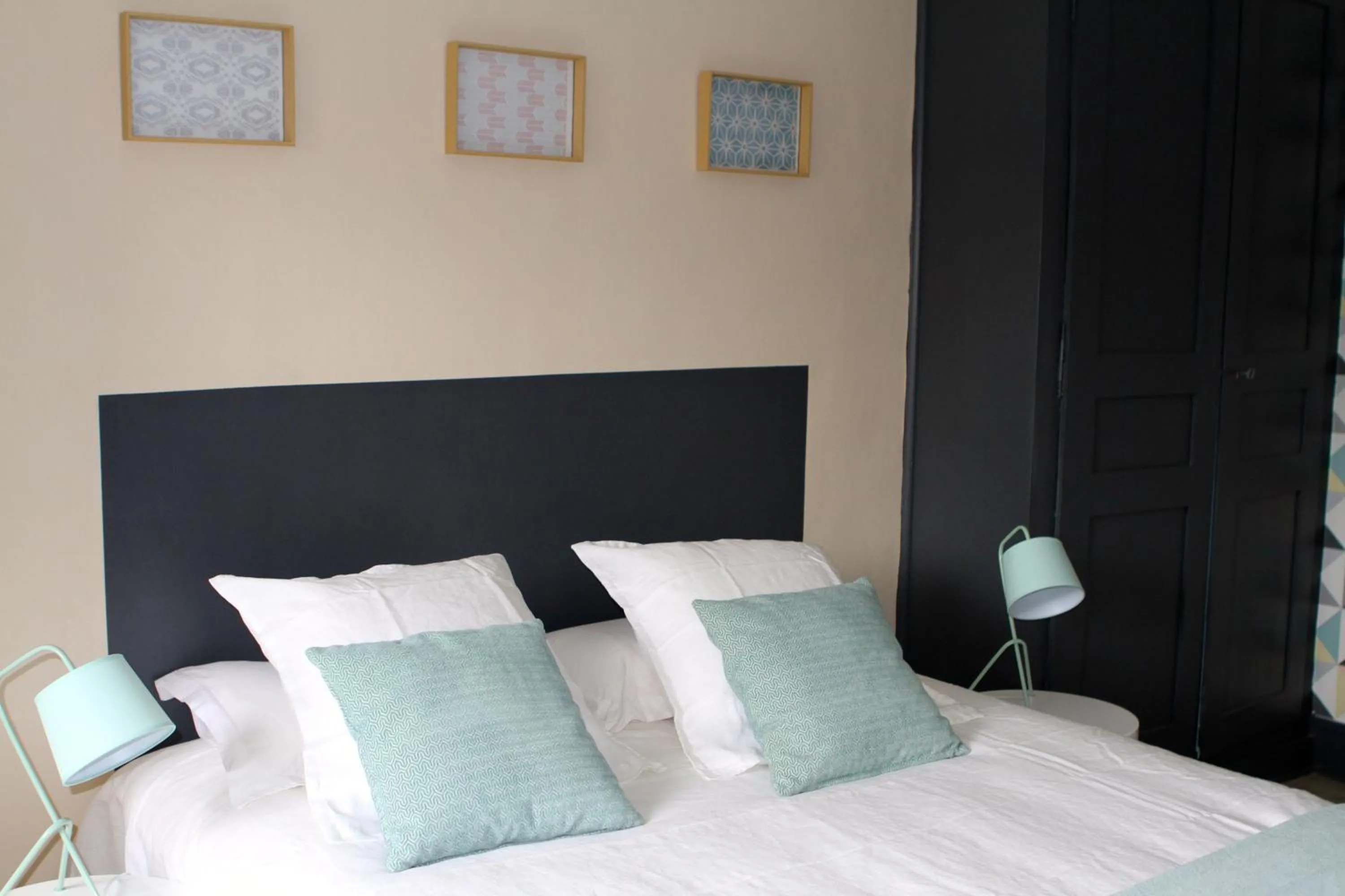 Bed in Une maison en ville Hypercentre - Spa