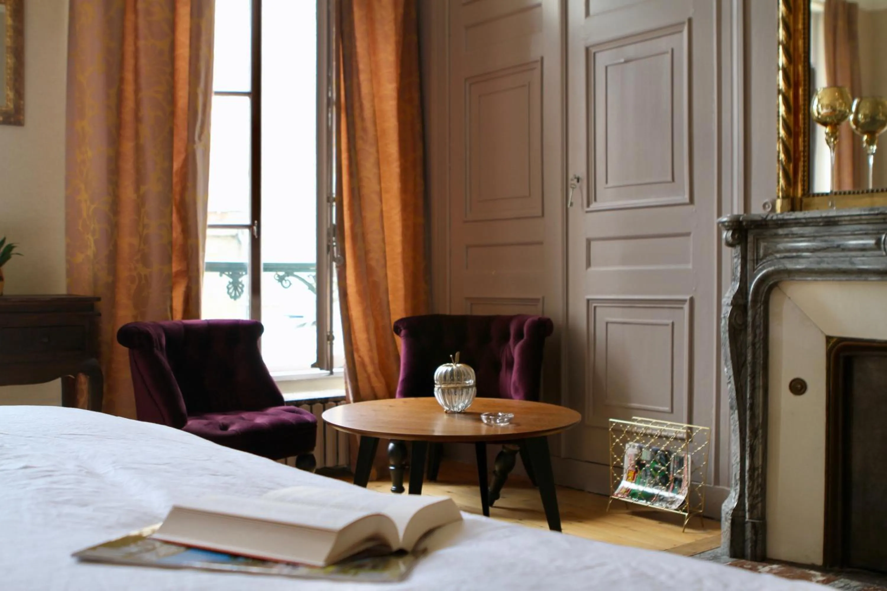 Photo of the whole room, Bed in Une maison en ville Hypercentre - Spa