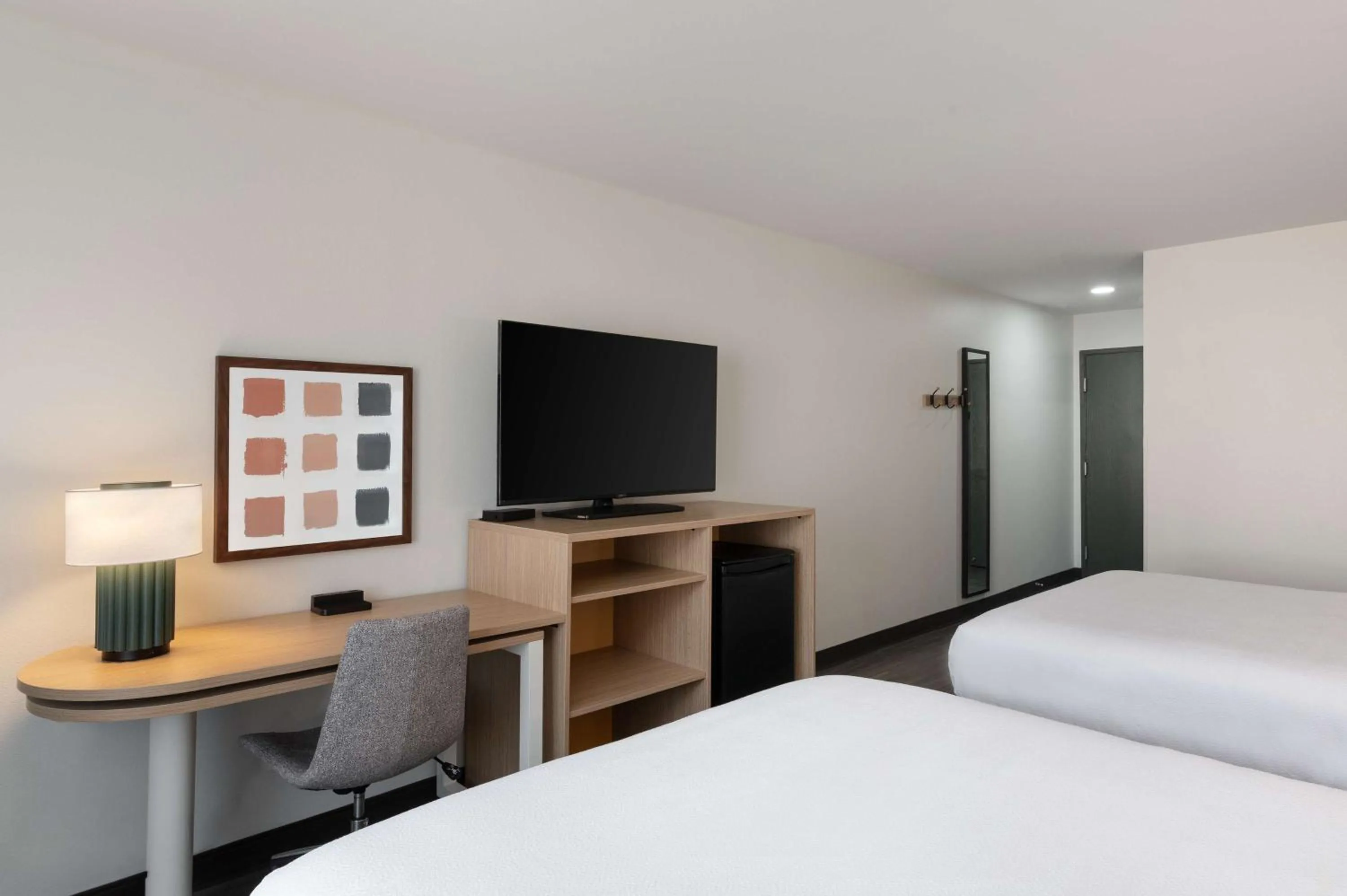 Bedroom, Bed in Spark by Hilton Savannah South I-95