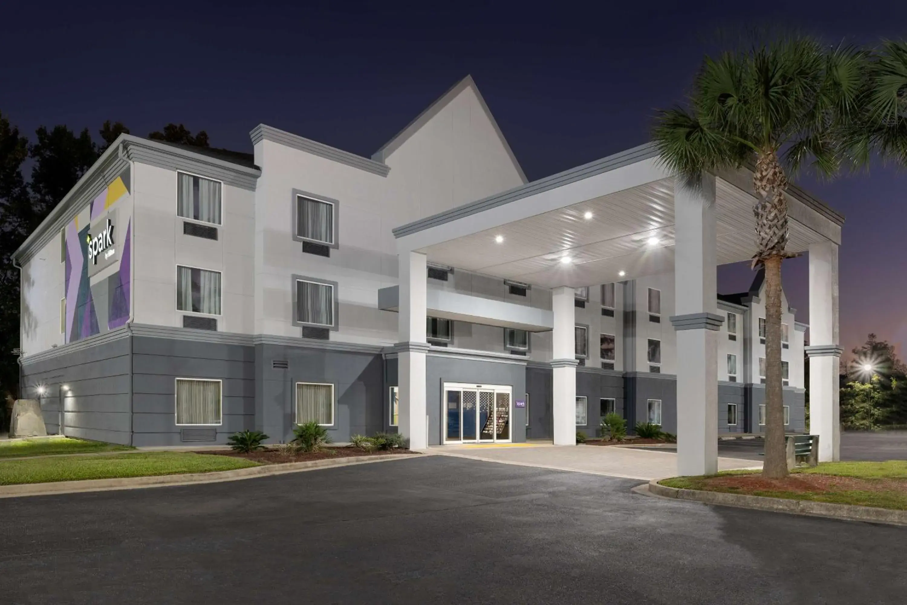 Property building in Spark by Hilton Savannah South I-95 Property building in Spark by Hilton Savannah South I-95