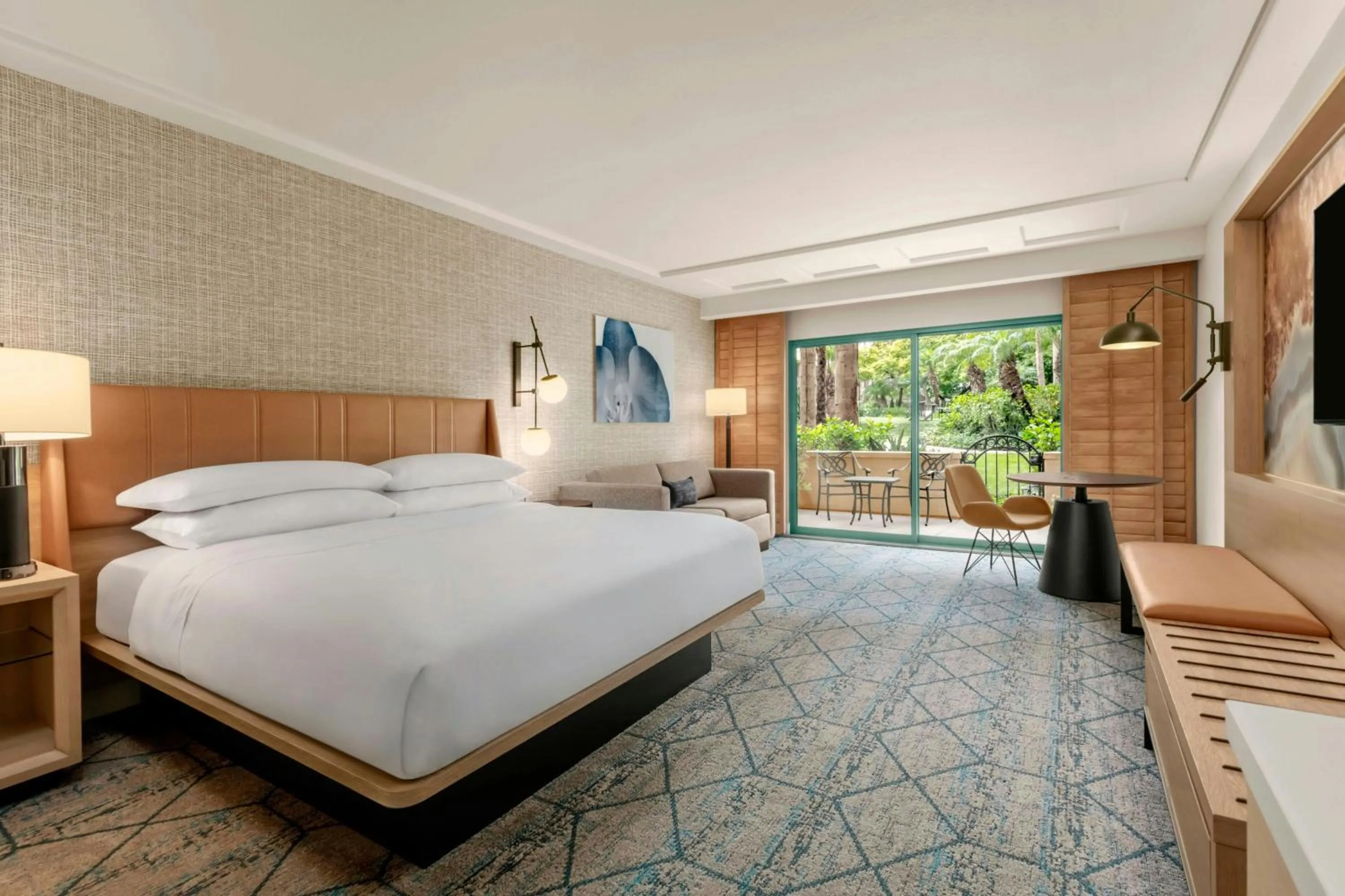 Photo of the whole room, Bed in Sheraton La Jolla