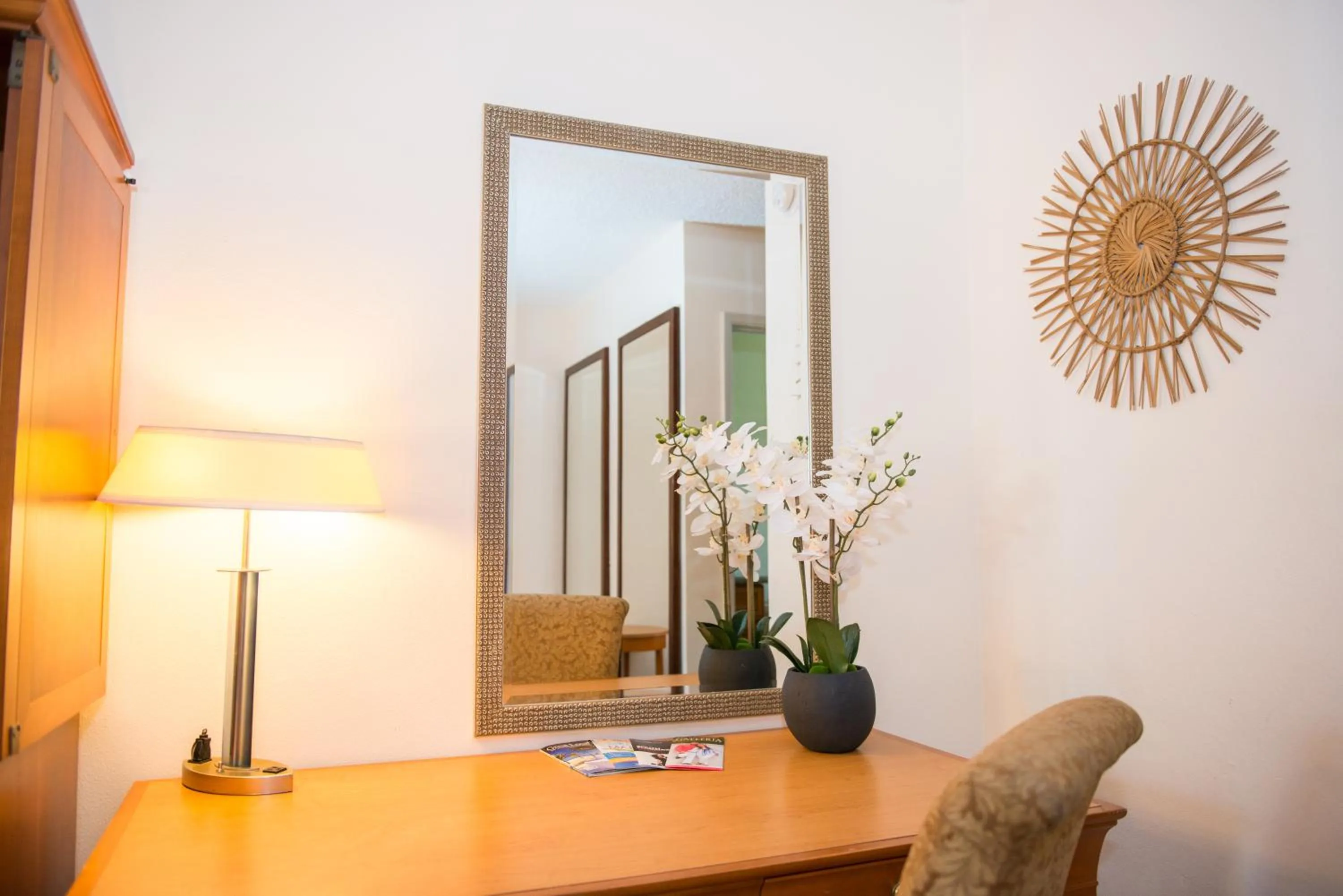 Seating area in Shore Haven Resort Inn