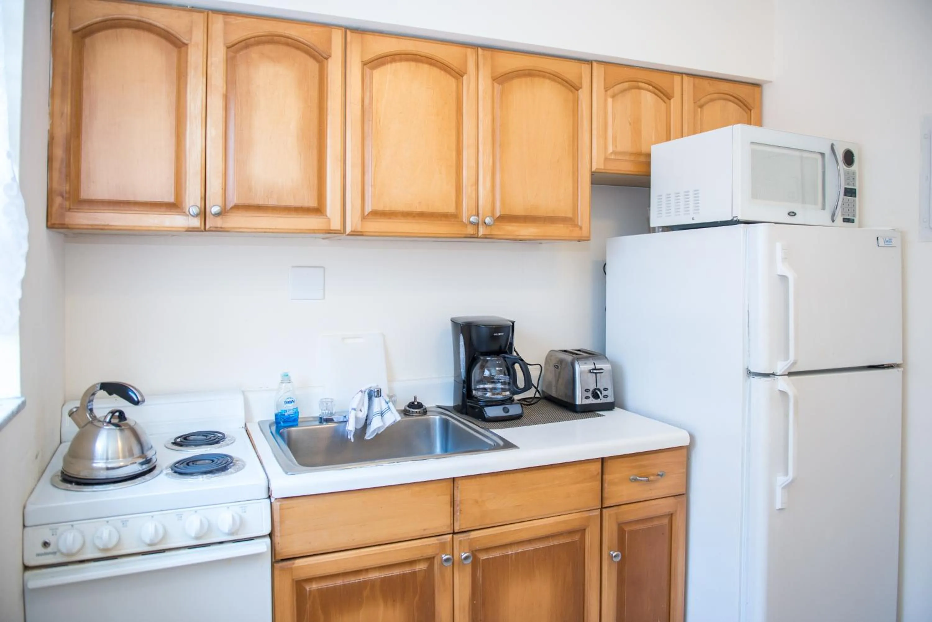 Kitchen or kitchenette in Shore Haven Resort Inn