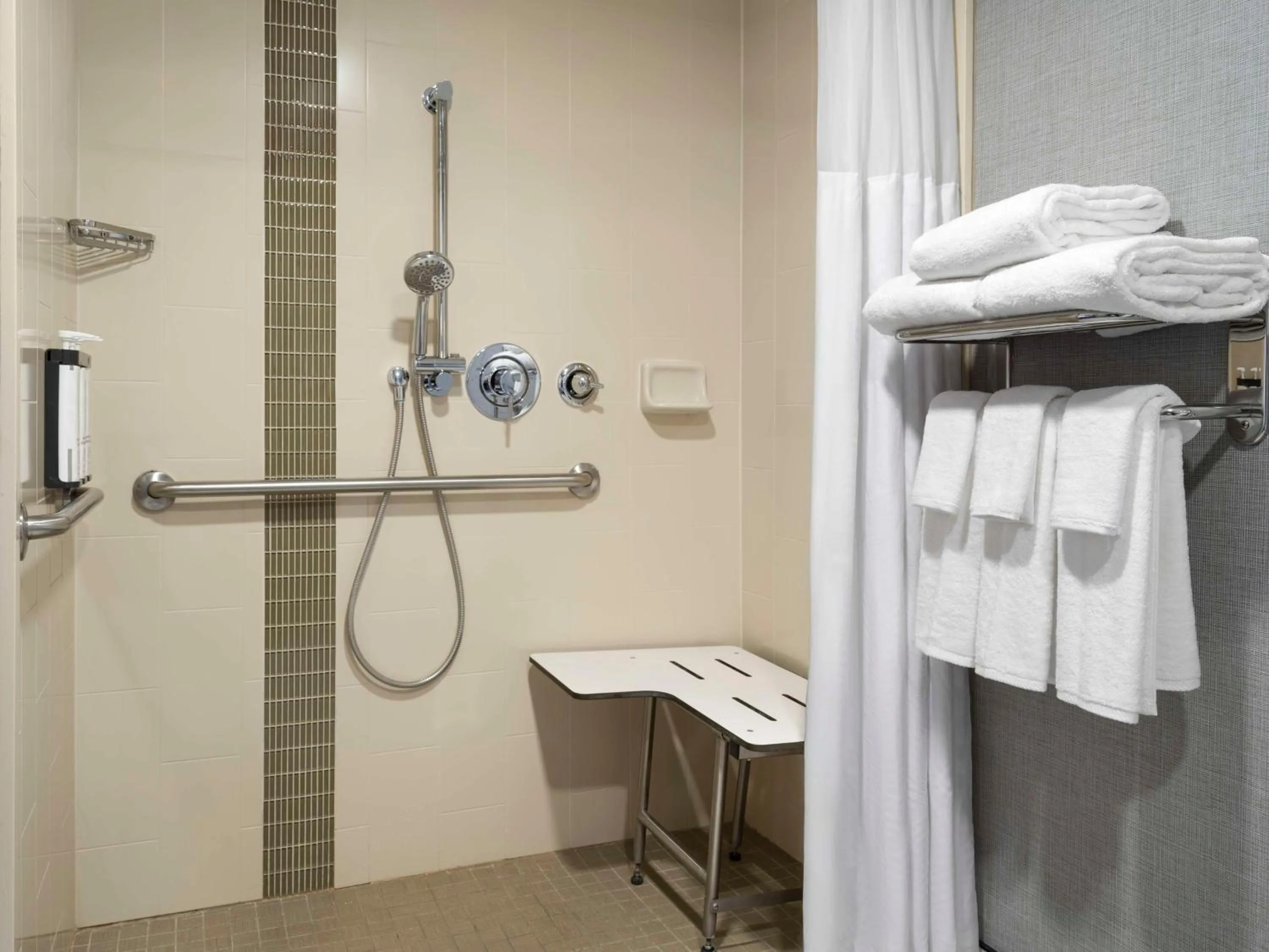 Bathroom in Hyatt Place Kansas City/Overland Park/Metcalf