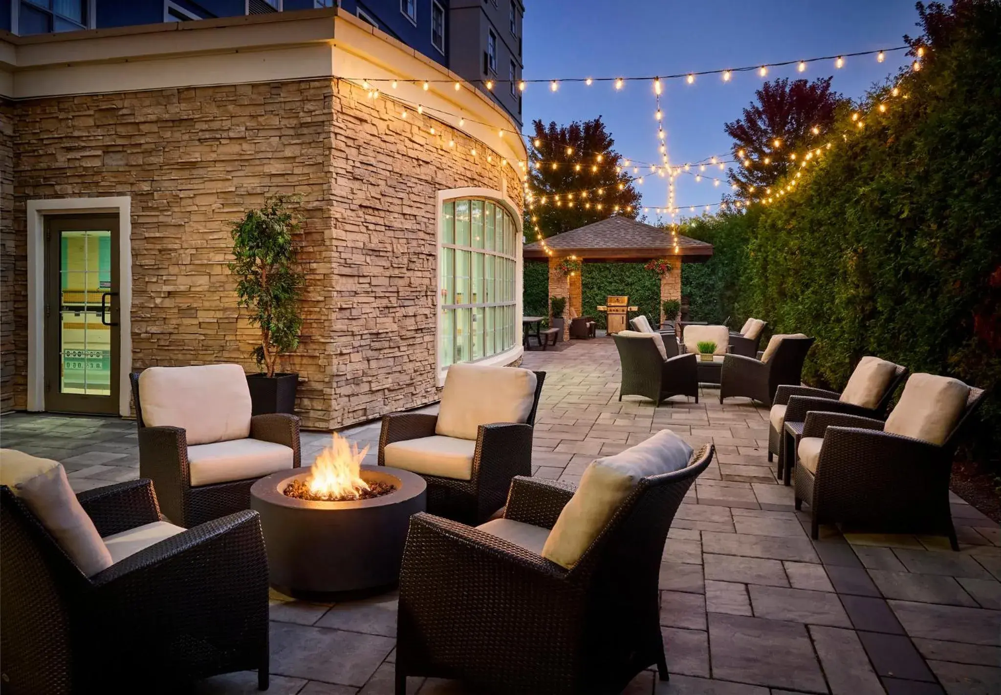 Property building in Staybridge Suites Oakville Burlington by IHG Property building in Staybridge Suites Oakville Burlington by IHG