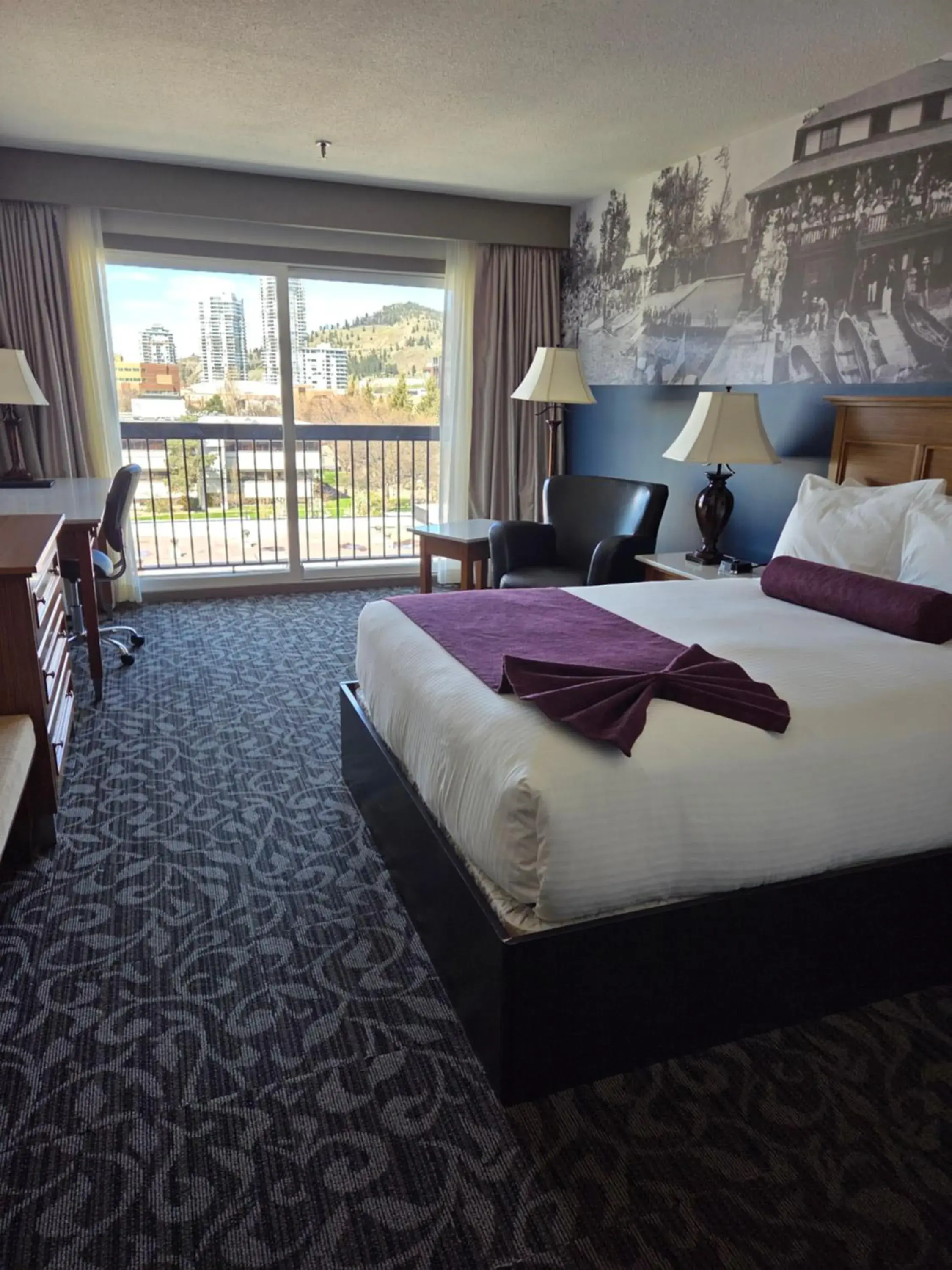 Bed in The Royal Anne Hotel Bed in The Royal Anne Hotel