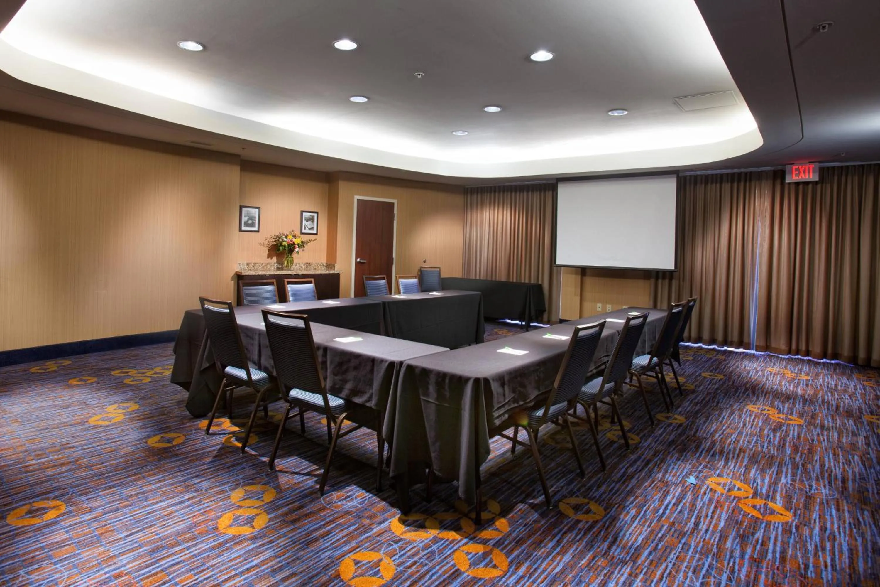 Meeting/conference room in Courtyard by Marriott Fayetteville