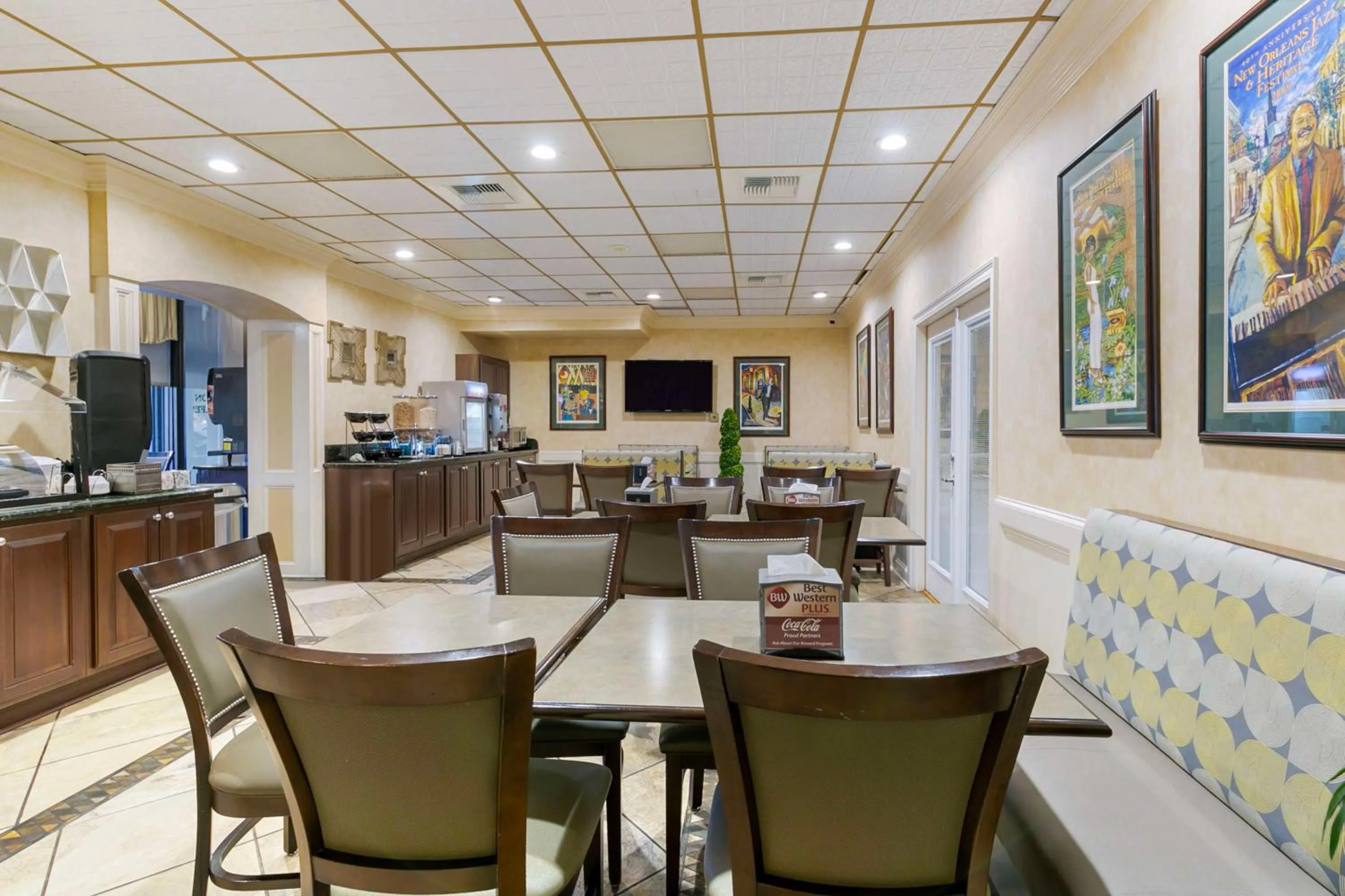 Breakfast in Best Western Plus Westbank